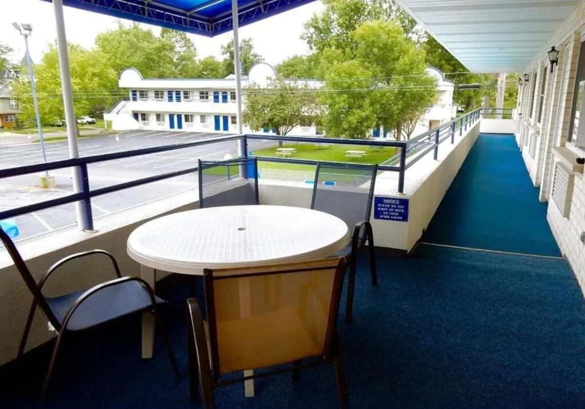 Patio in Dells Park Motel