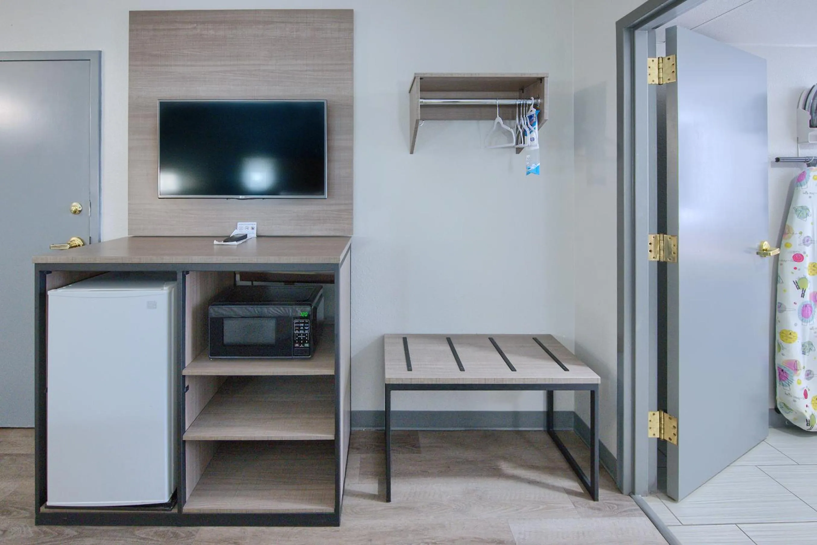 TV and multimedia in Hot Springs Village Inn