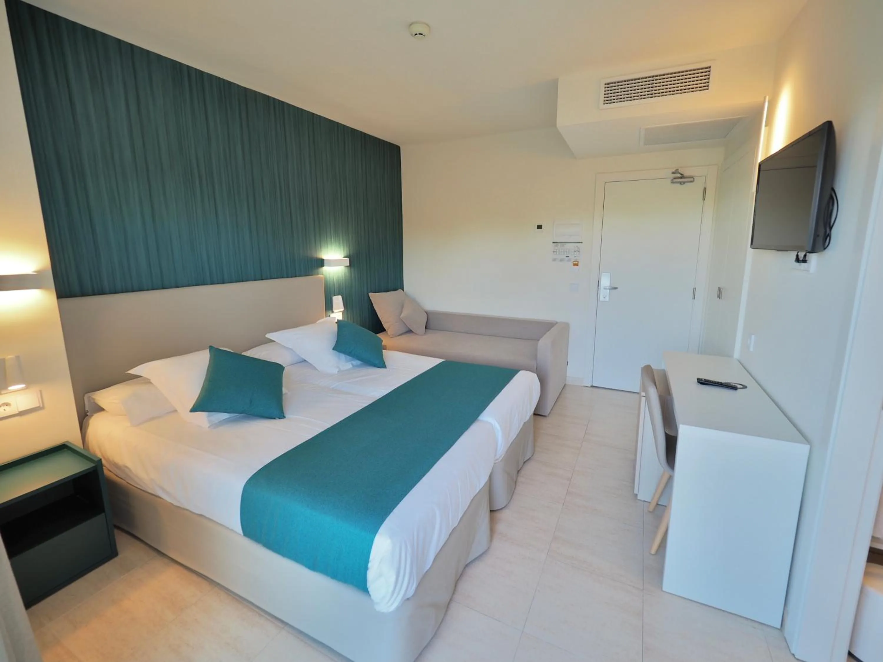 Bedroom, Bed in BQ Belvedere Hotel