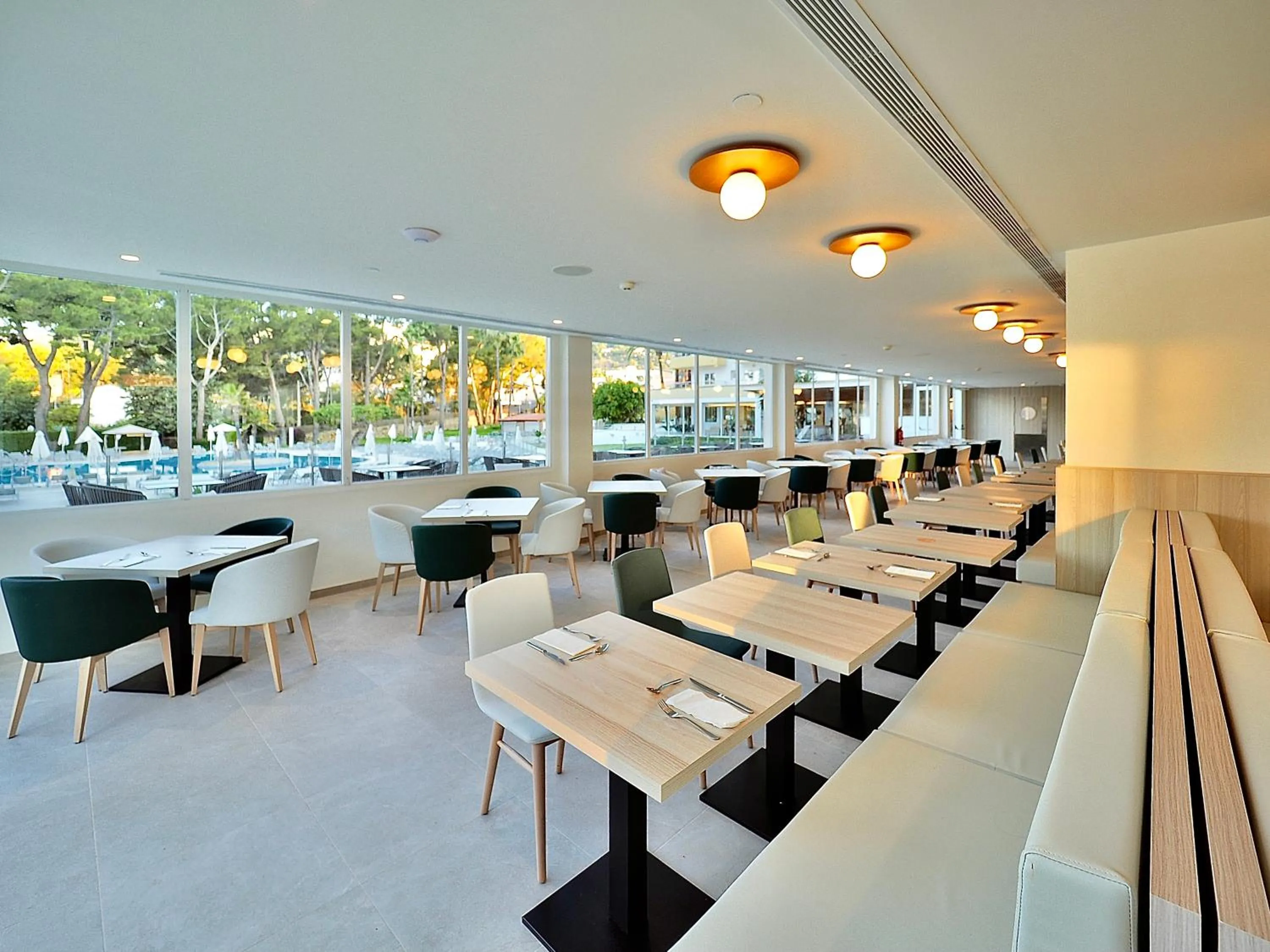 Restaurant/places to eat in BQ Belvedere Hotel