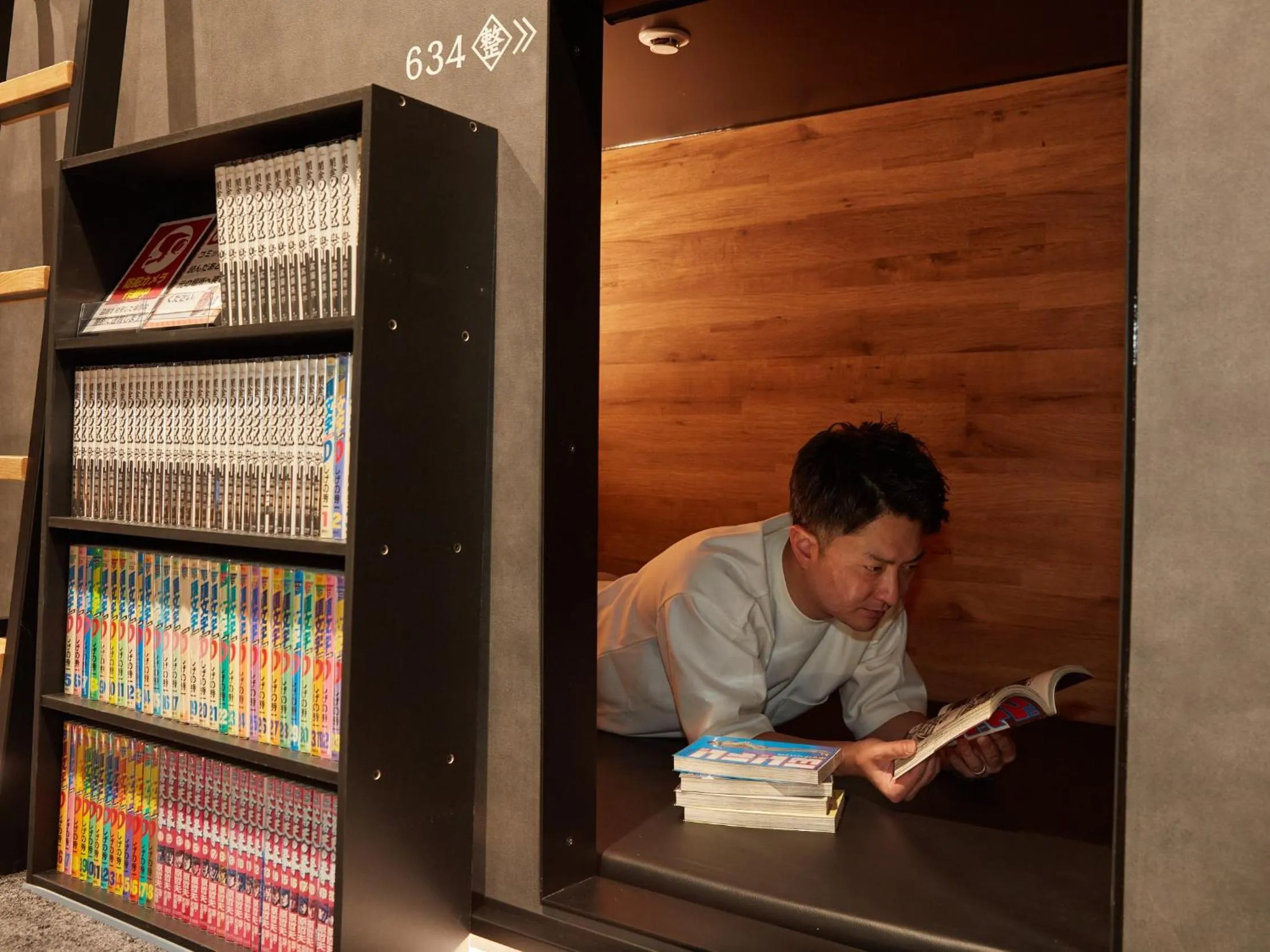 Bedroom in Rembrandt Cabin & Spa Shimbashi - Caters to Men