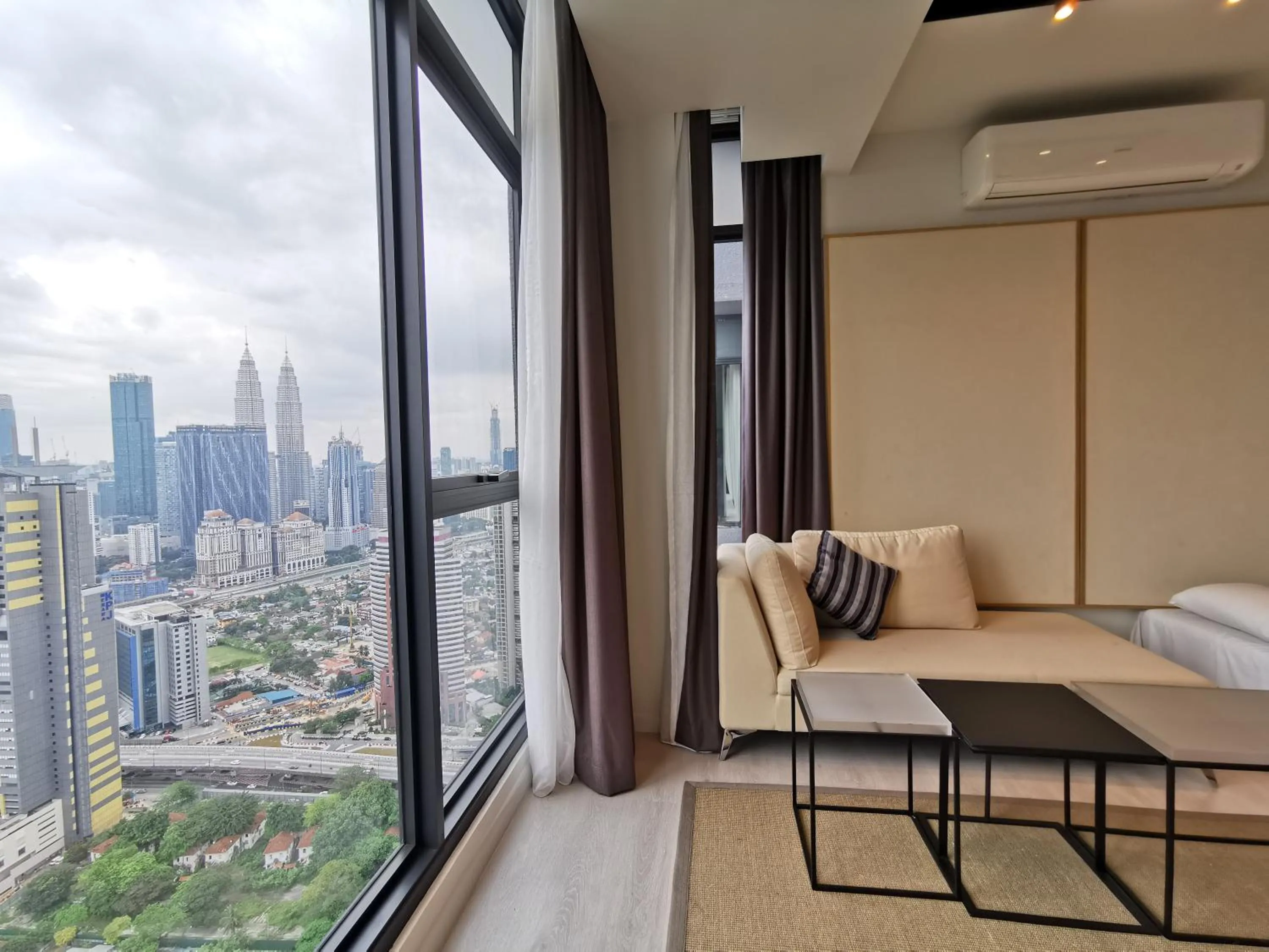 Bed in Expressionz Professional Suites by AURORA SUMMER SUITES