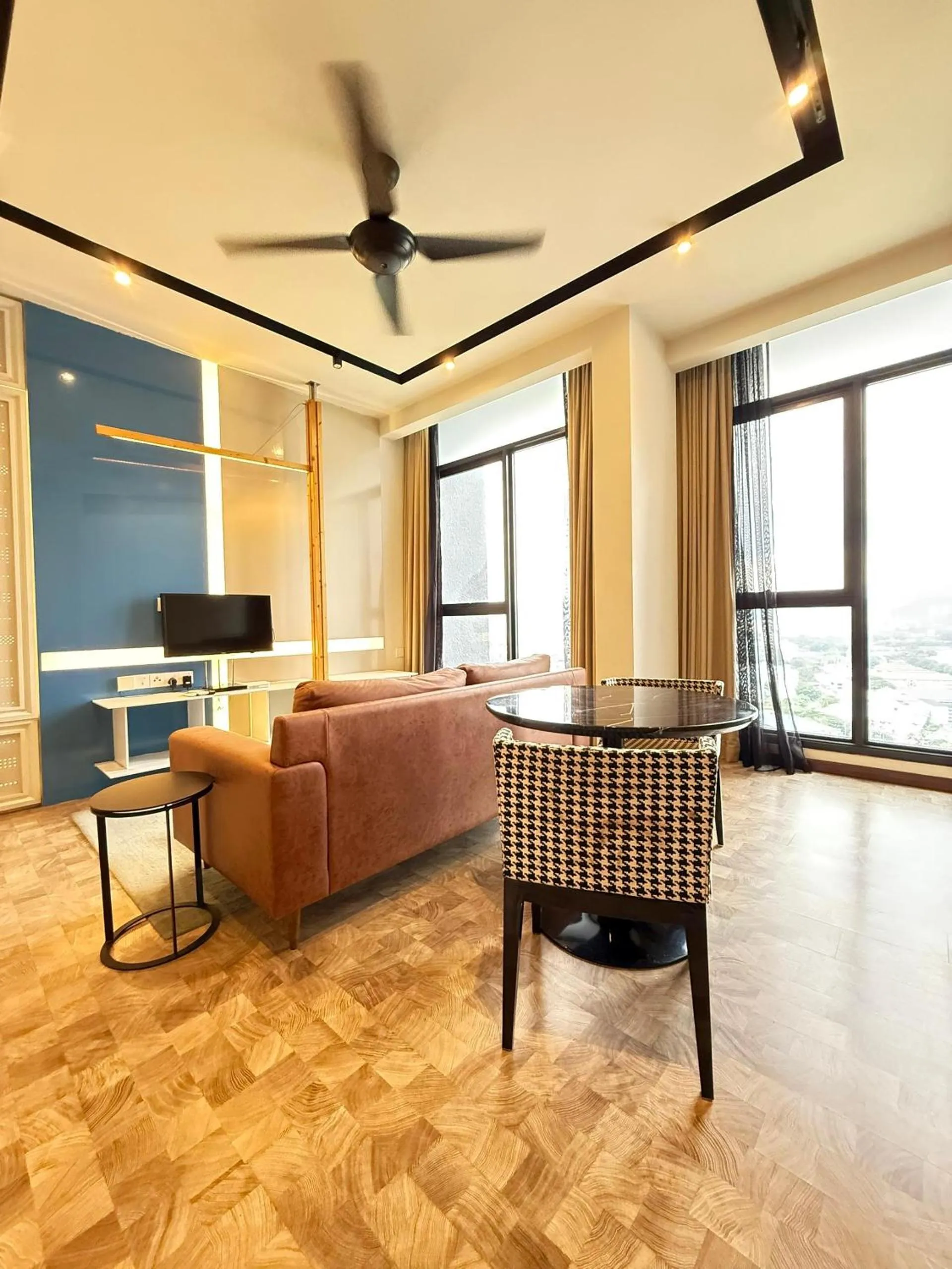 Expressionz Professional Suites by AURORA SUMMER SUITES