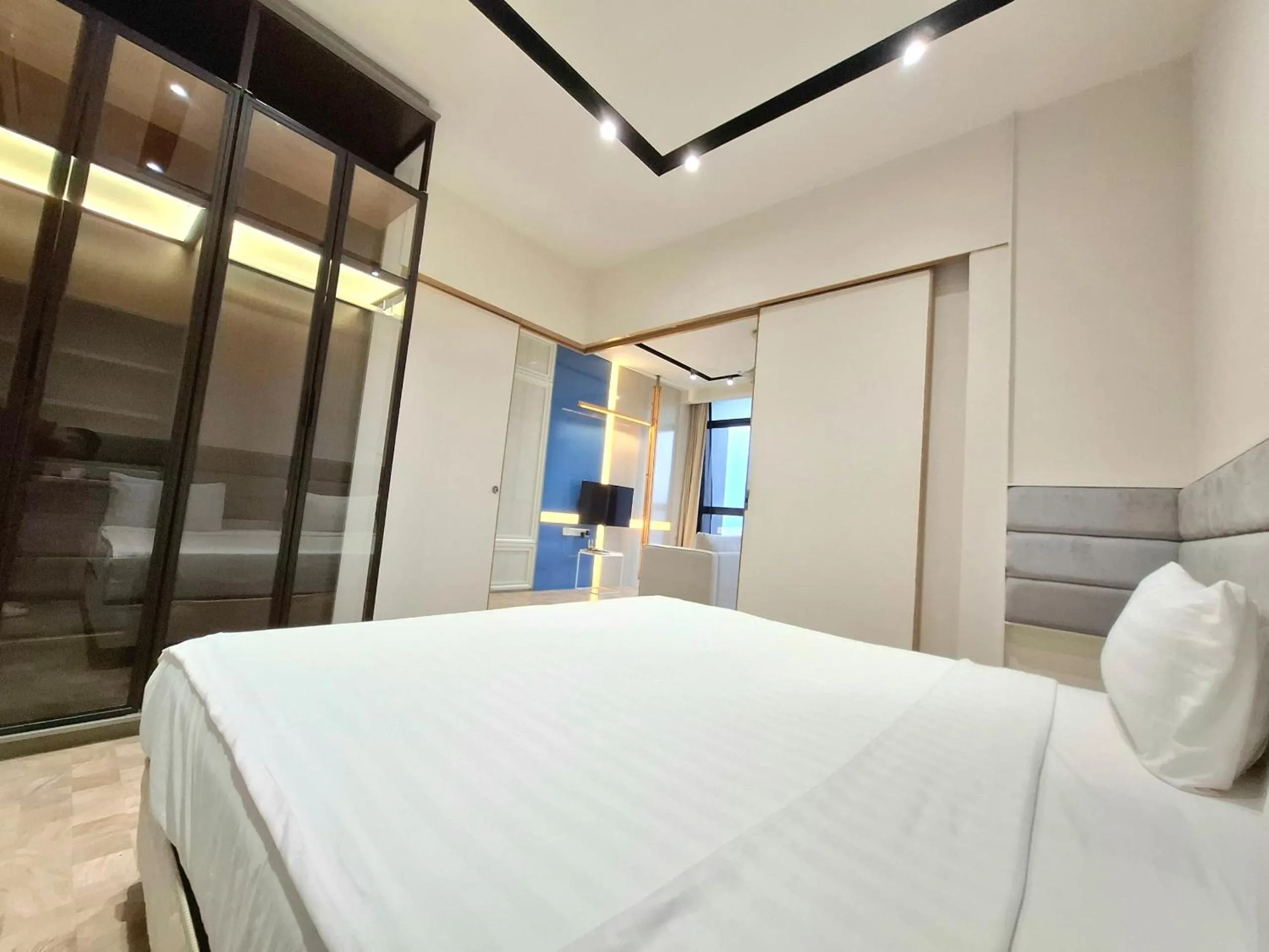 Bed in Expressionz Professional Suites by AURORA SUMMER SUITES