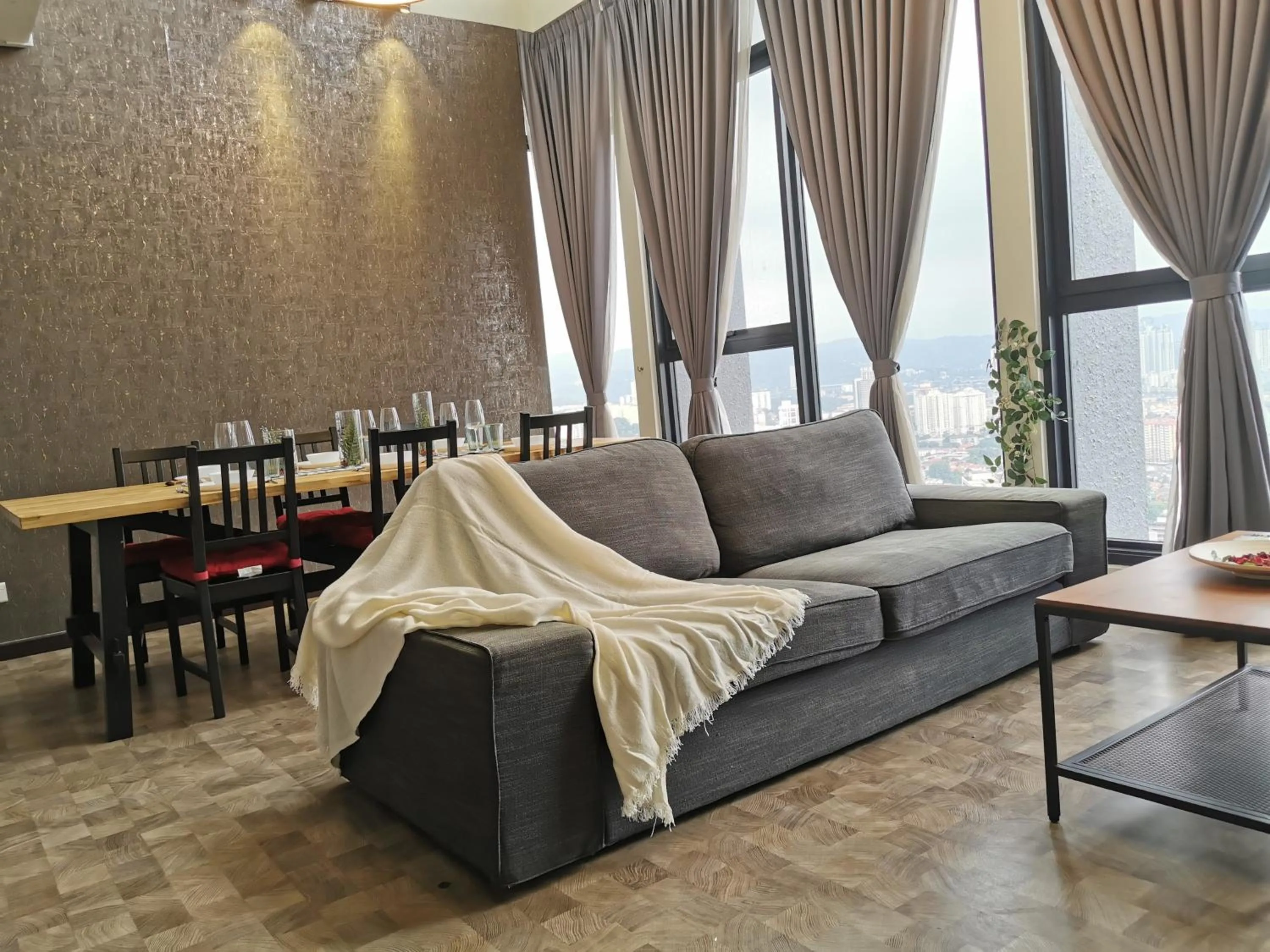 Expressionz Professional Suites by AURORA SUMMER SUITES