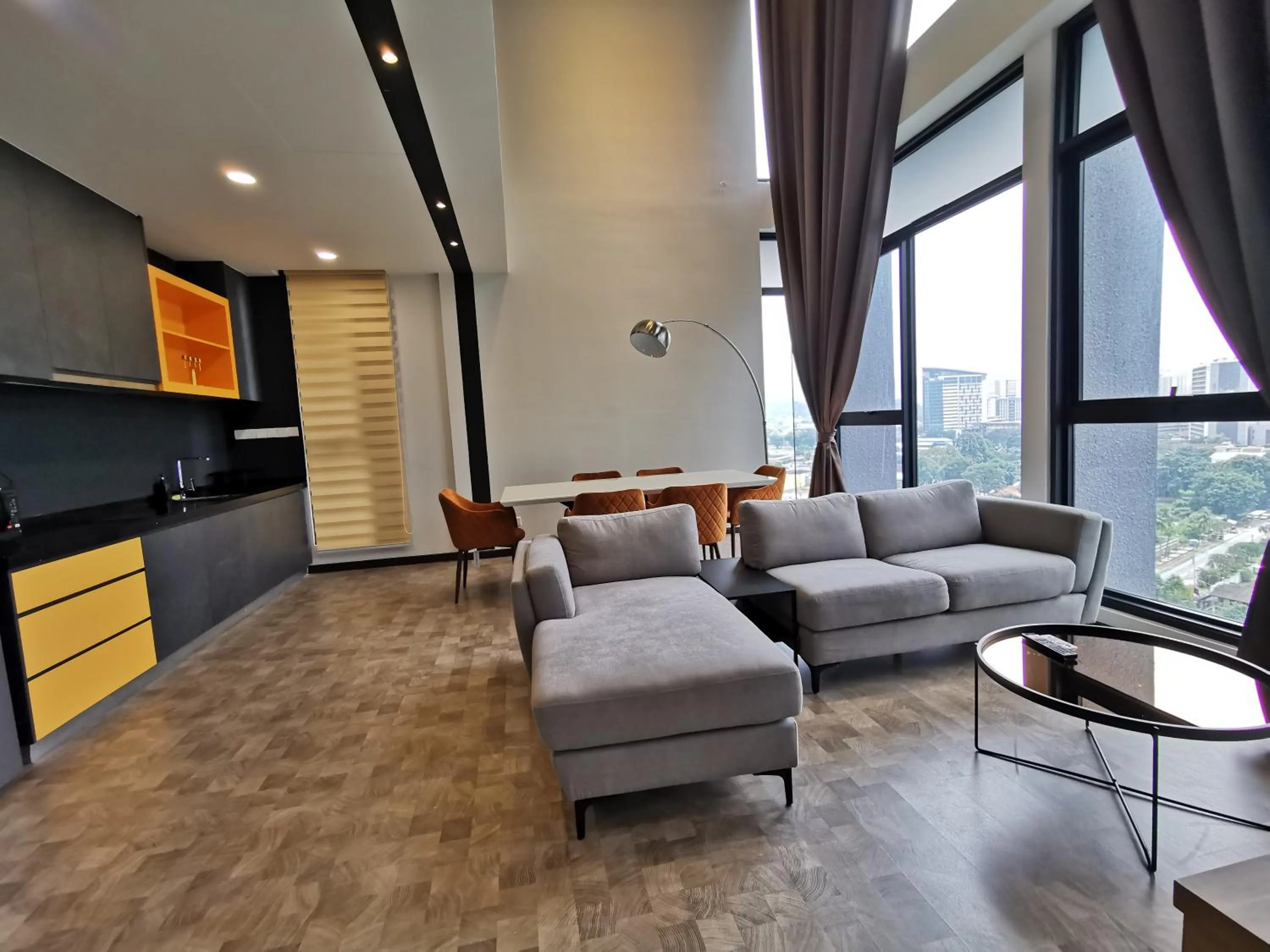 Expressionz Professional Suites by AURORA SUMMER SUITES