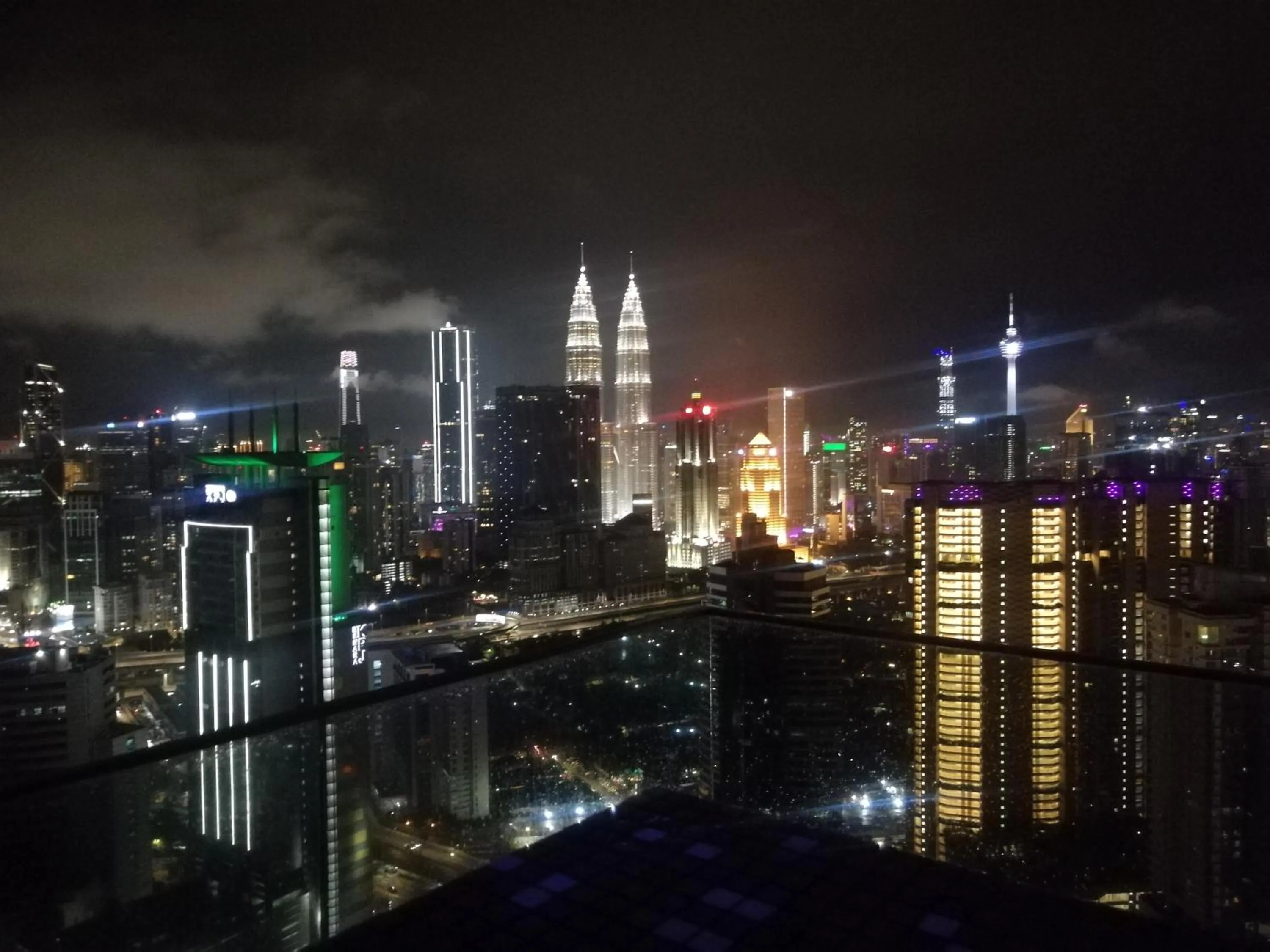 Expressionz Professional Suites by AURORA SUMMER SUITES