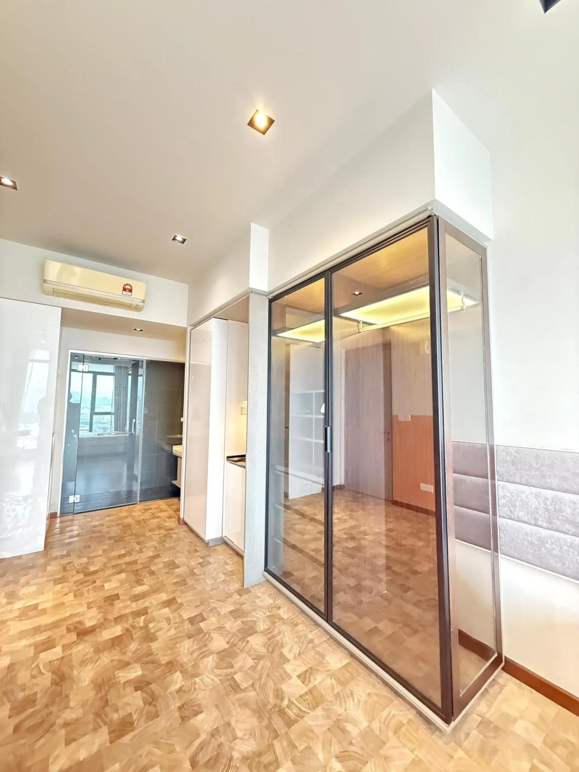 Expressionz Professional Suites by AURORA SUMMER SUITES