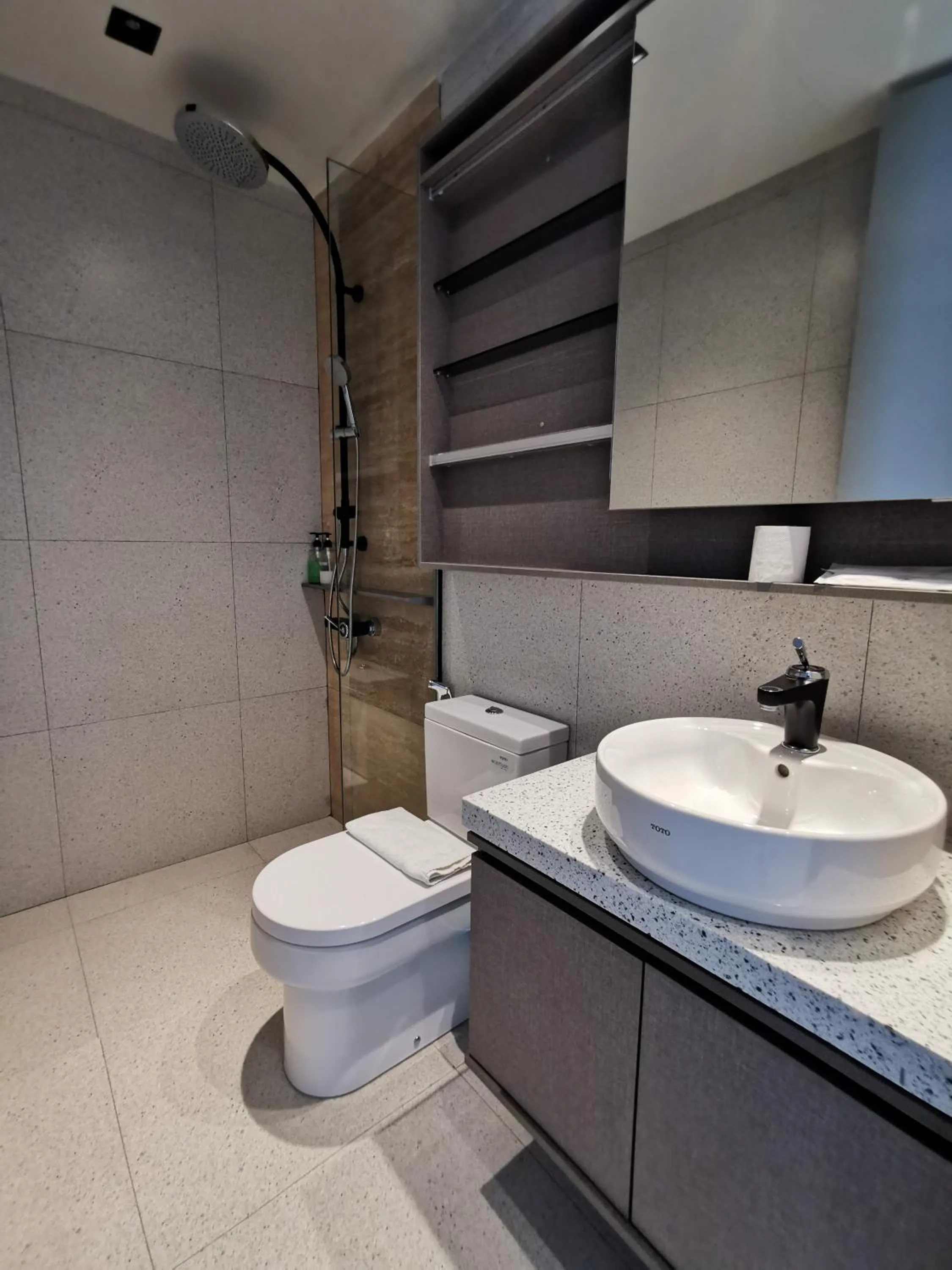 Expressionz Professional Suites by AURORA SUMMER SUITES