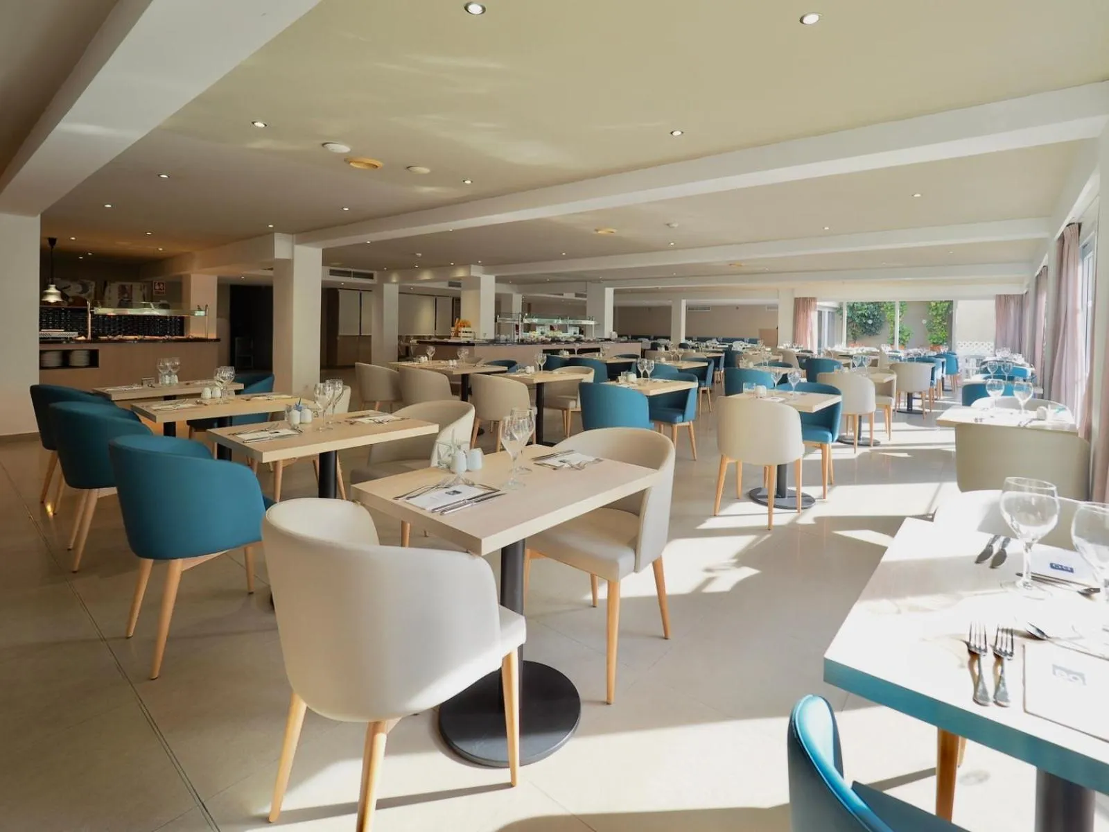 Restaurant/places to eat in BQ Apolo Hotel