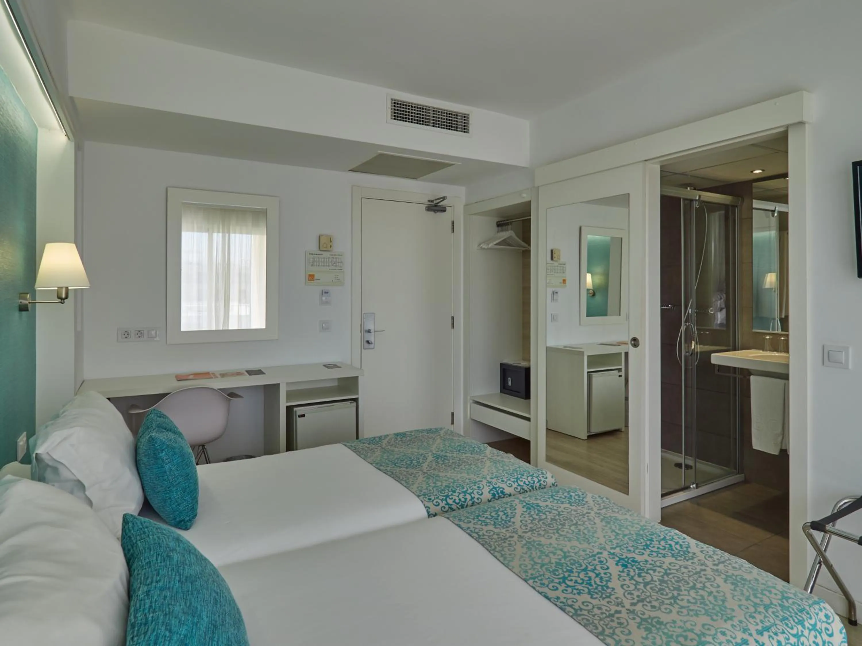 Photo of the whole room, Bed in BQ Apolo Hotel