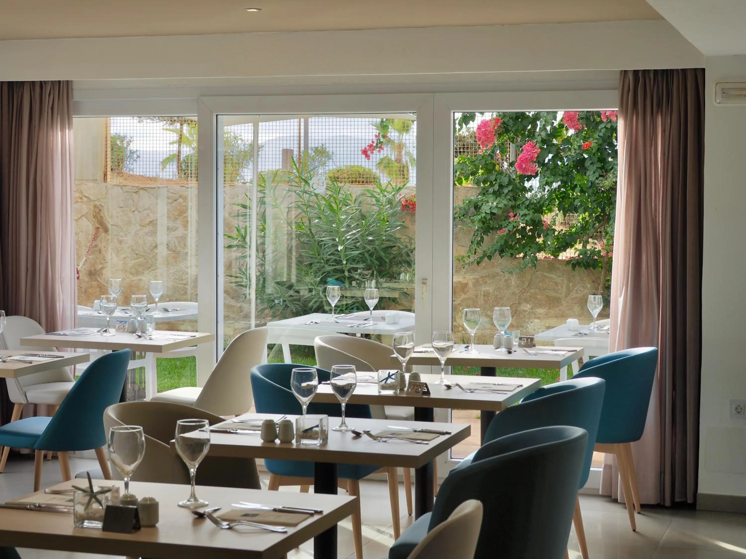 Restaurant/places to eat in BQ Apolo Hotel