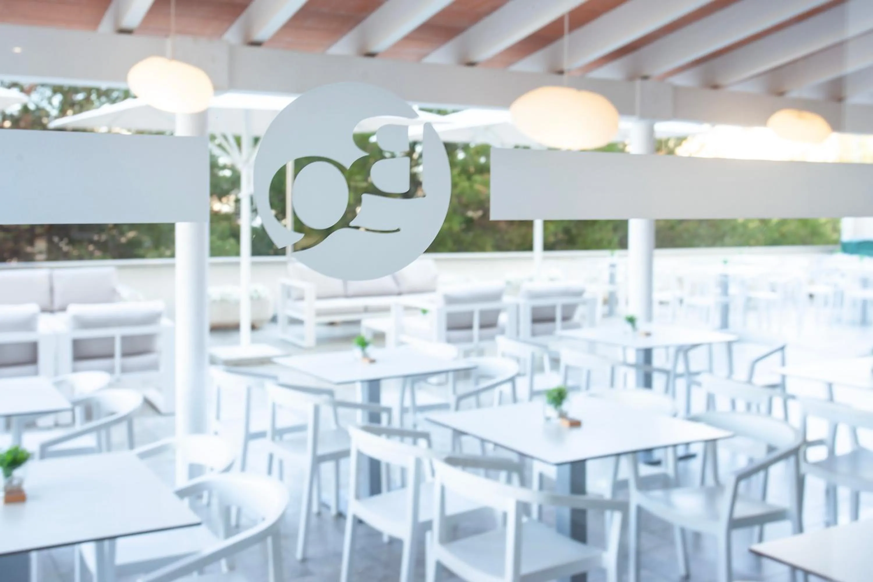 Restaurant/places to eat in BQ Apolo Hotel