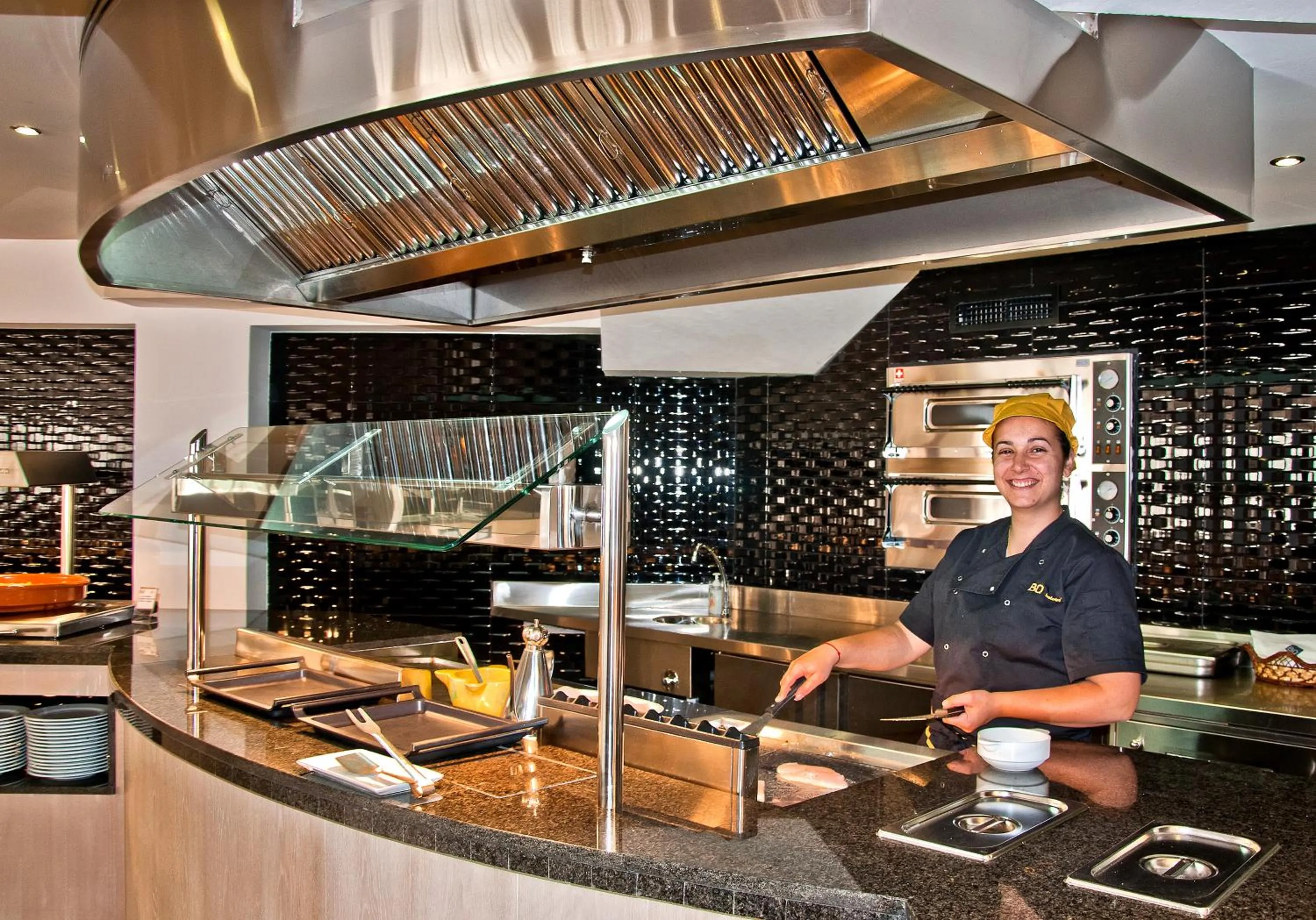 Restaurant/places to eat in BQ Apolo Hotel