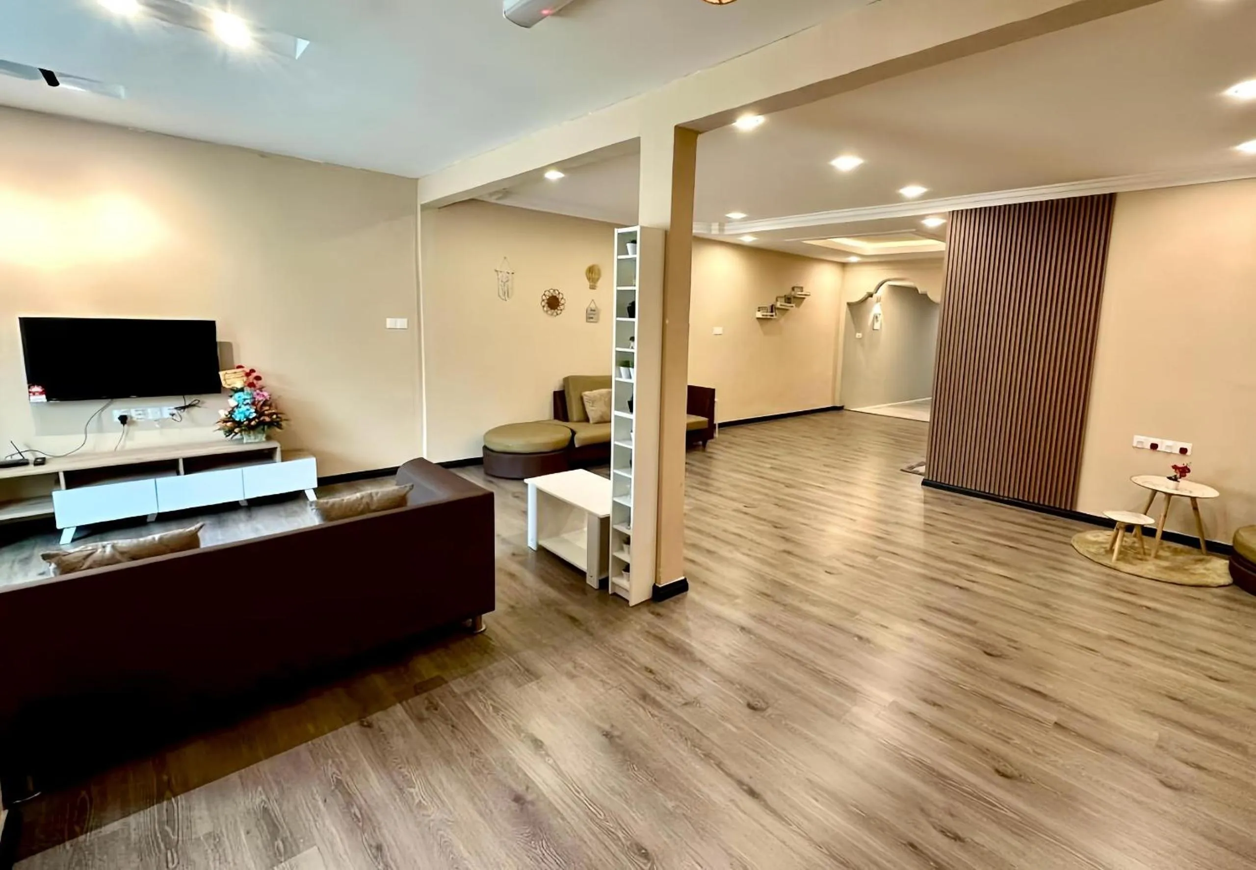 ANG LEE HOLIDAY HOME 2