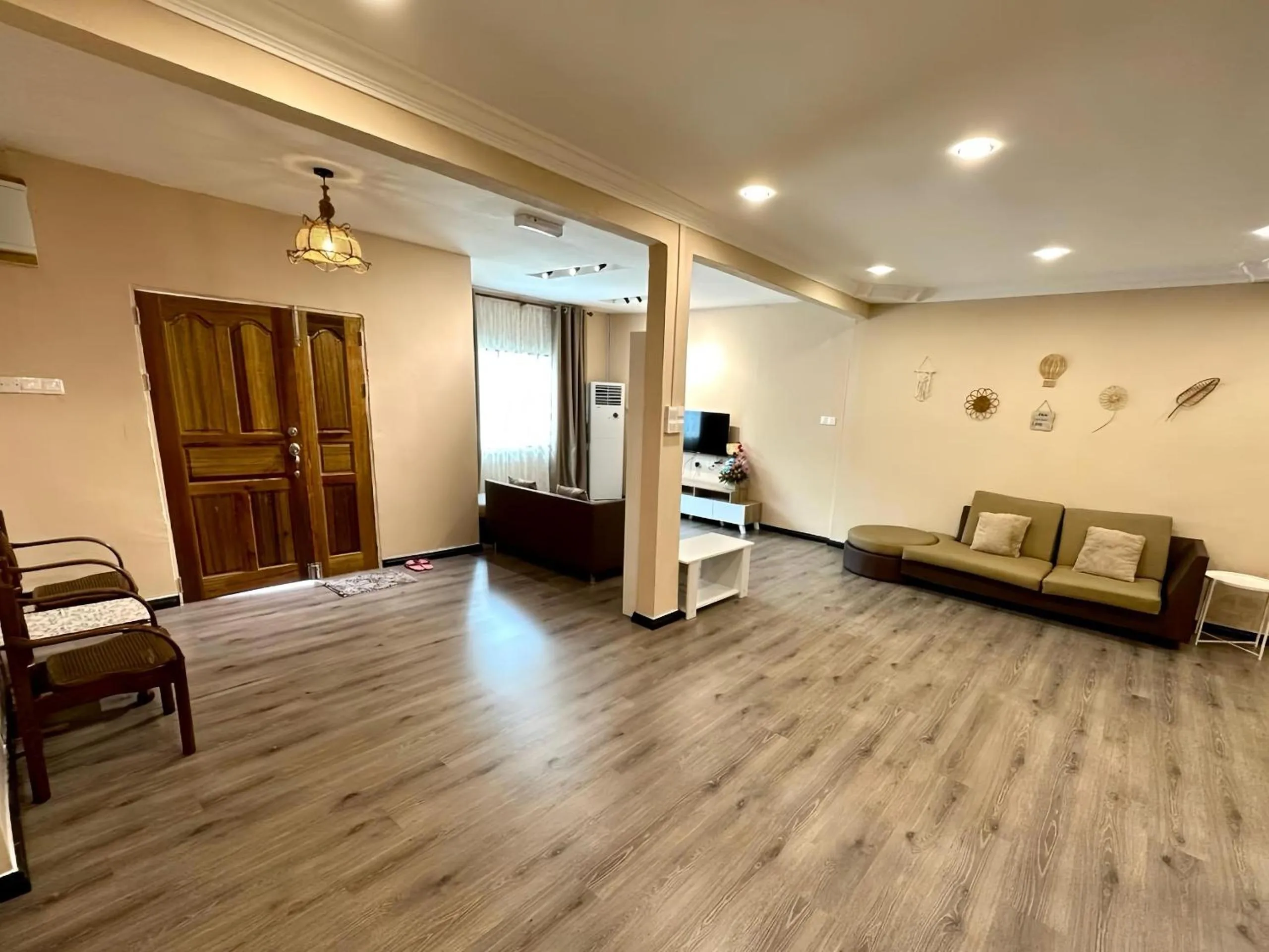 ANG LEE HOLIDAY HOME 2