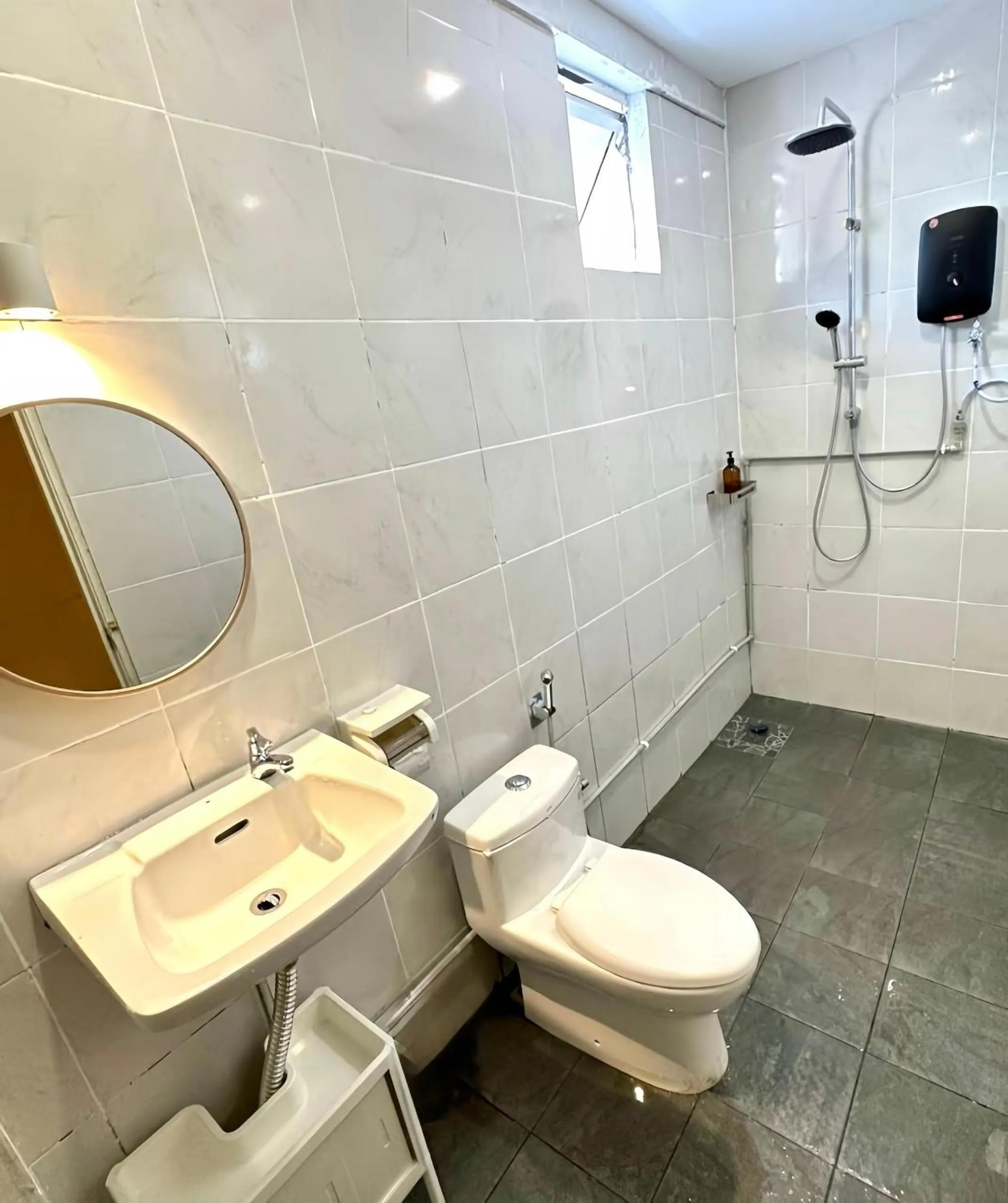 ANG LEE HOLIDAY HOME 2