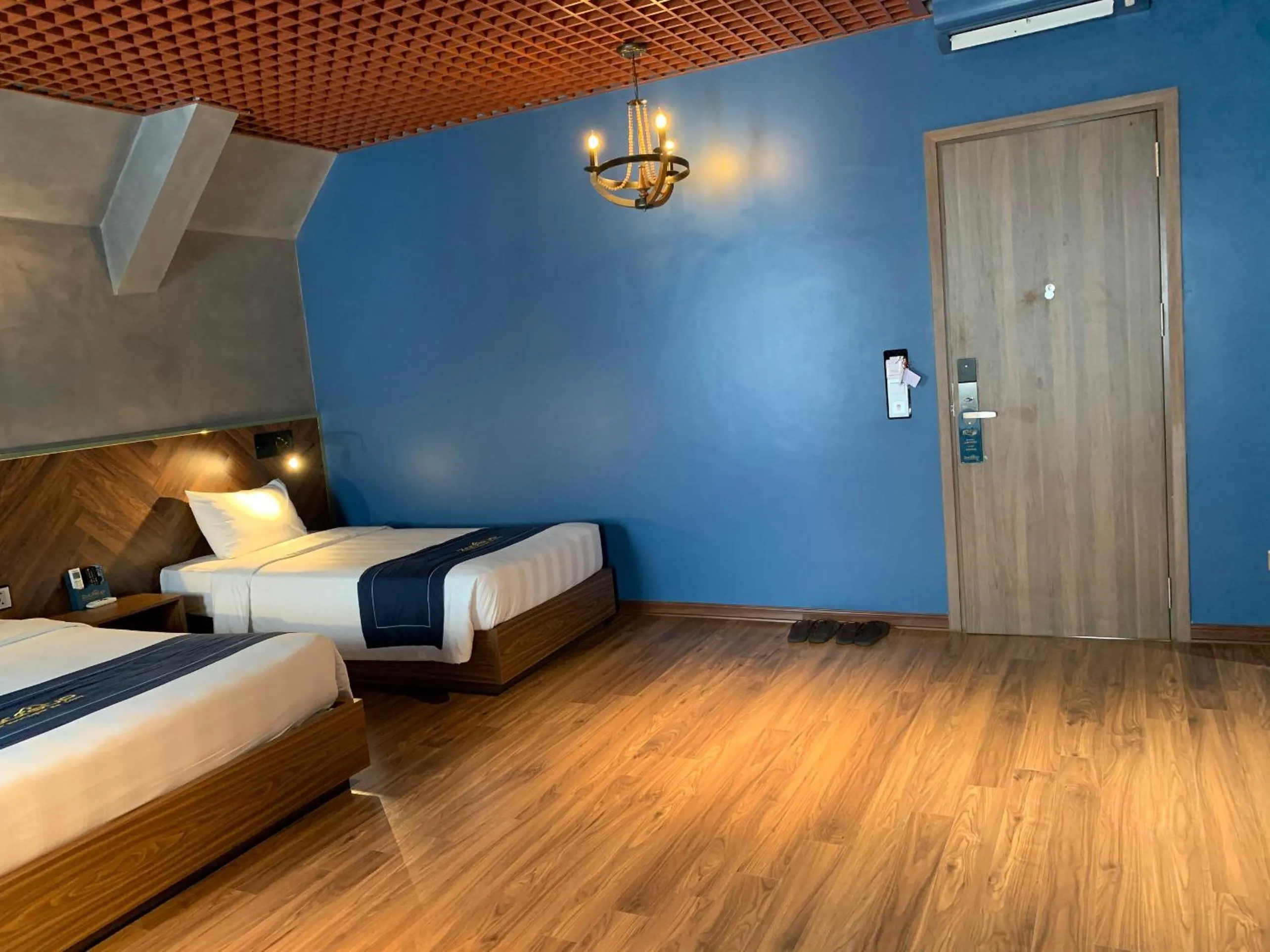 Photo of the whole room, Bed in 1925 Ha Long Hotel