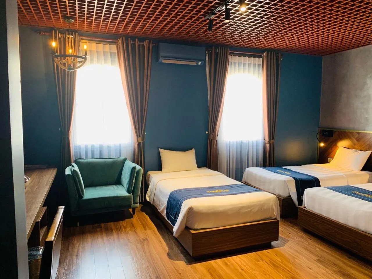 Bedroom, Bed in 1925 Ha Long Hotel