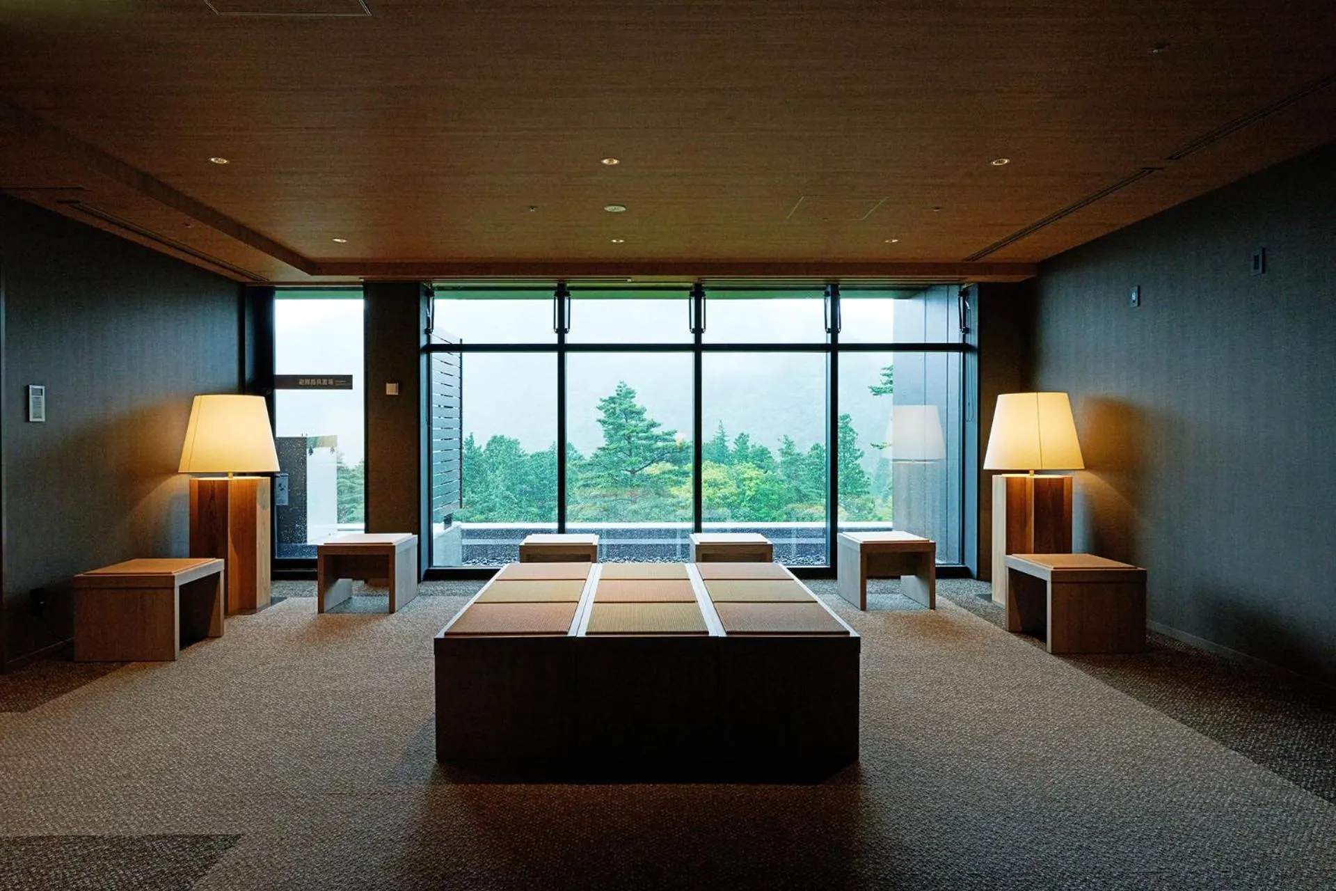 Seating area in Hakone Kowakien Hotel