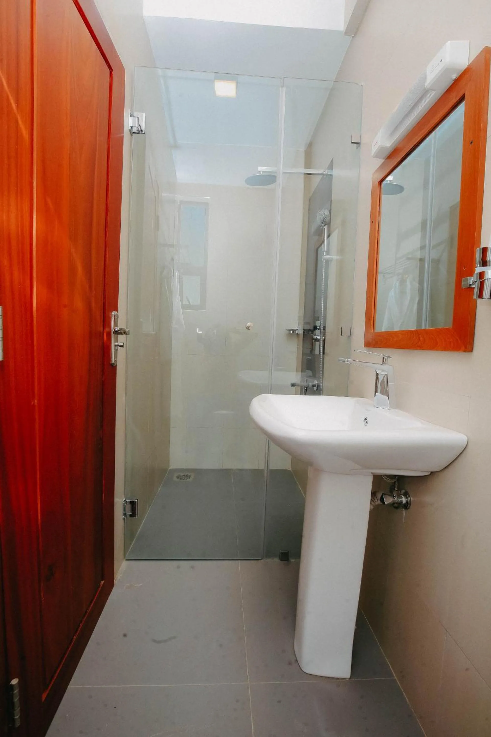 Shower in Inoga Luxury Hotel