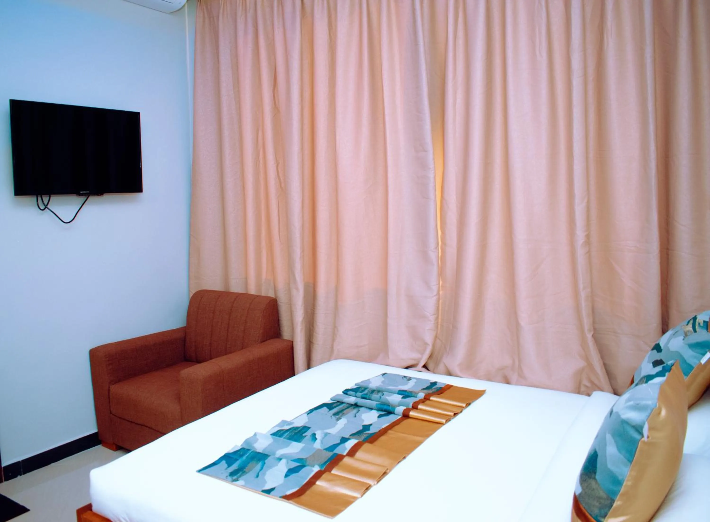 TV and multimedia in Inoga Luxury Hotel