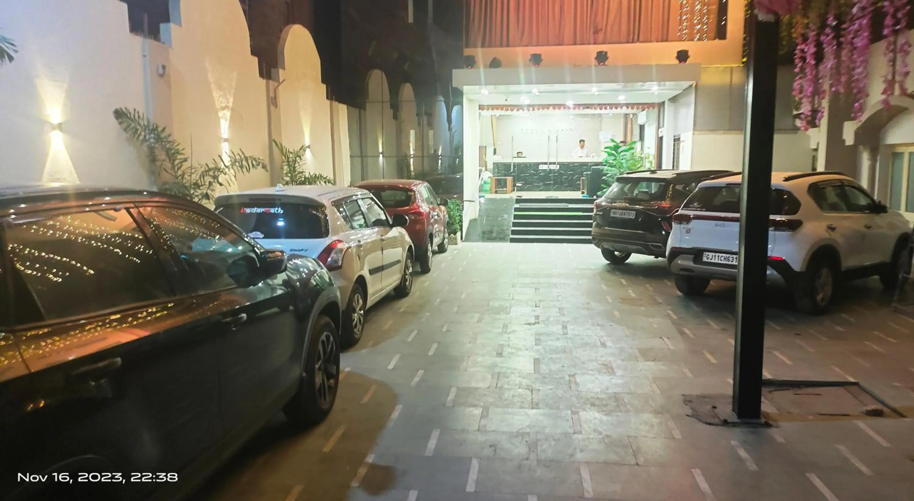 Parking in LEELA BIZOTEL