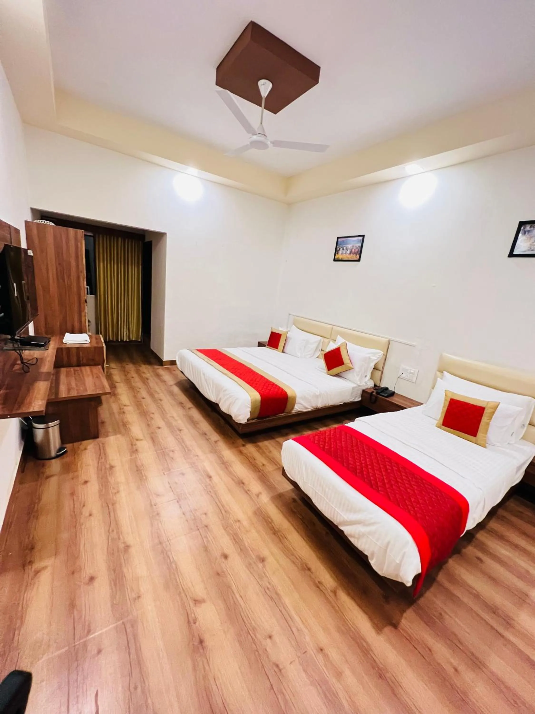 Bedroom, Bed in LEELA BIZOTEL