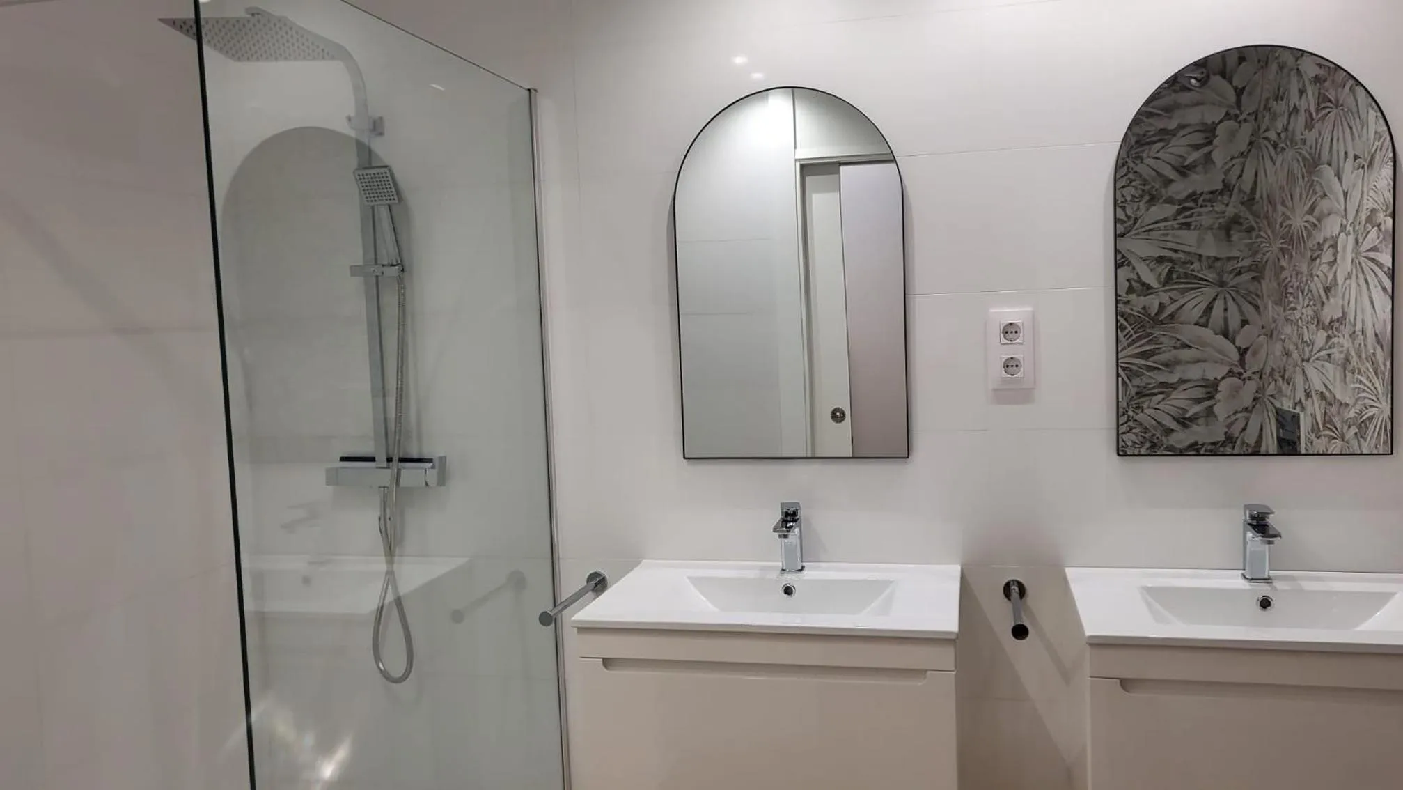 Shower in Cíes Luxury Suitel Lily Rodsen - Love your Stay