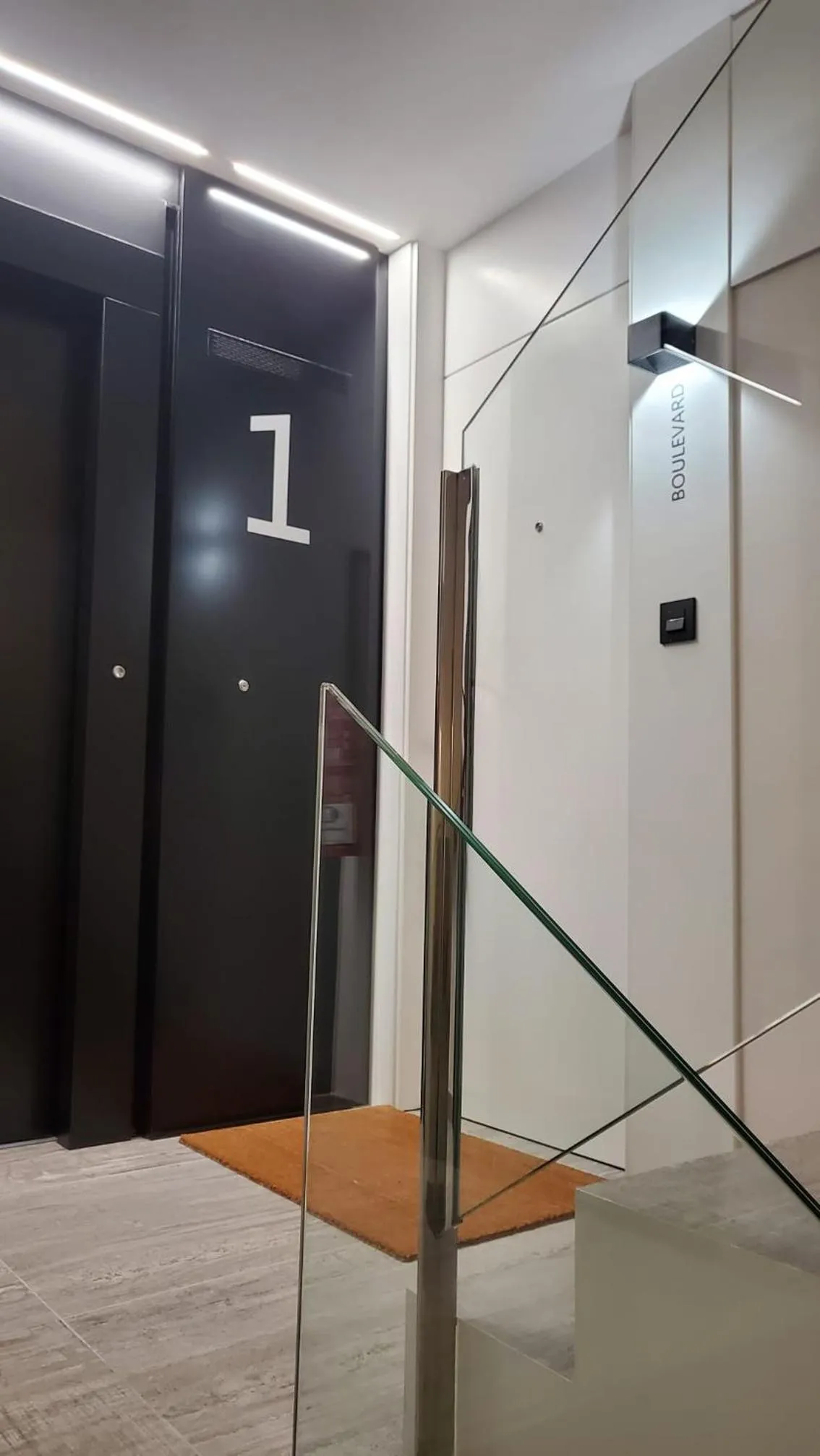 elevator in Cíes Luxury Suitel Lily Rodsen - Love your Stay