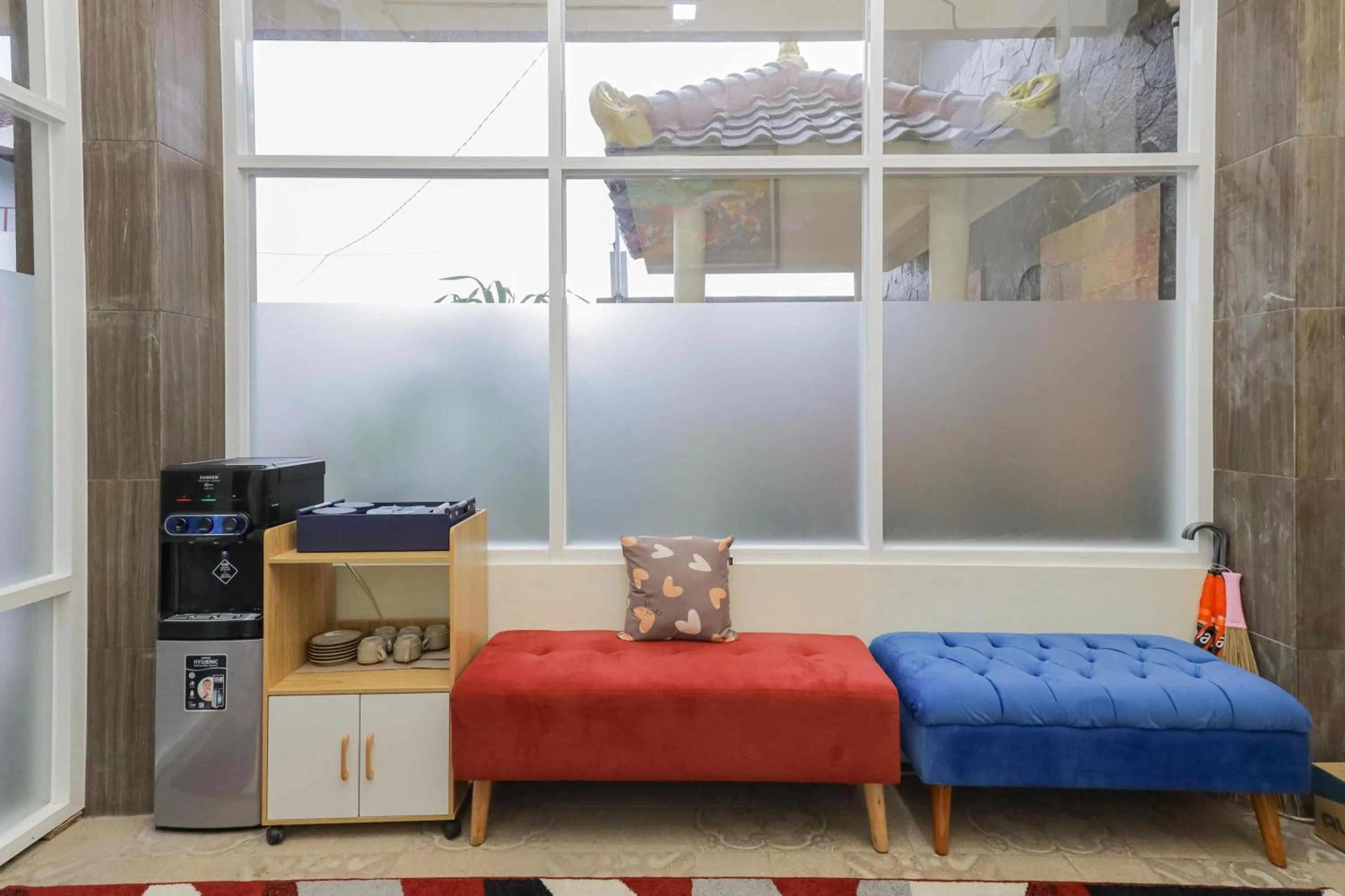 Seating area in RedDoorz Syariah near Universitas Jember