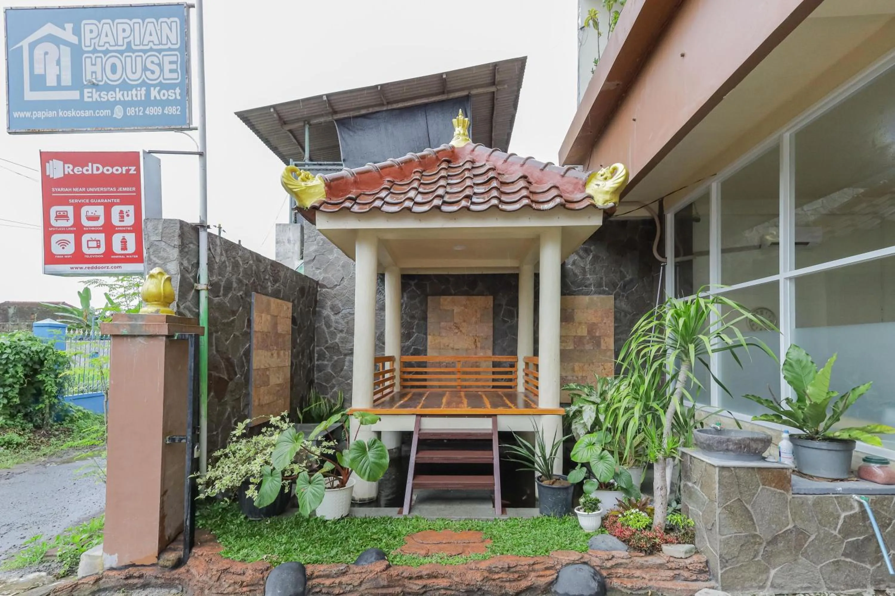 Property building in RedDoorz Syariah near Universitas Jember