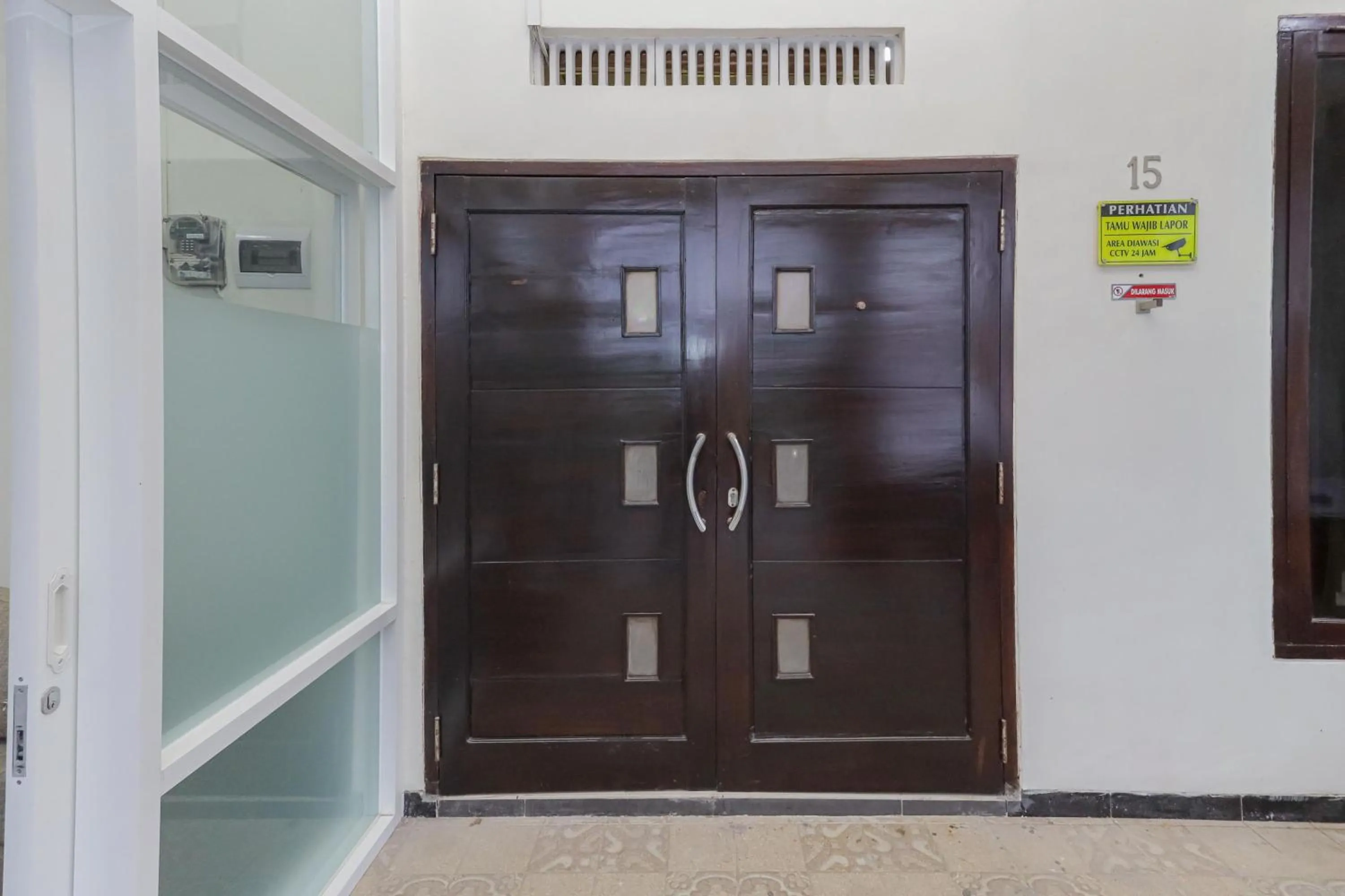 Facade/entrance in RedDoorz Syariah near Universitas Jember