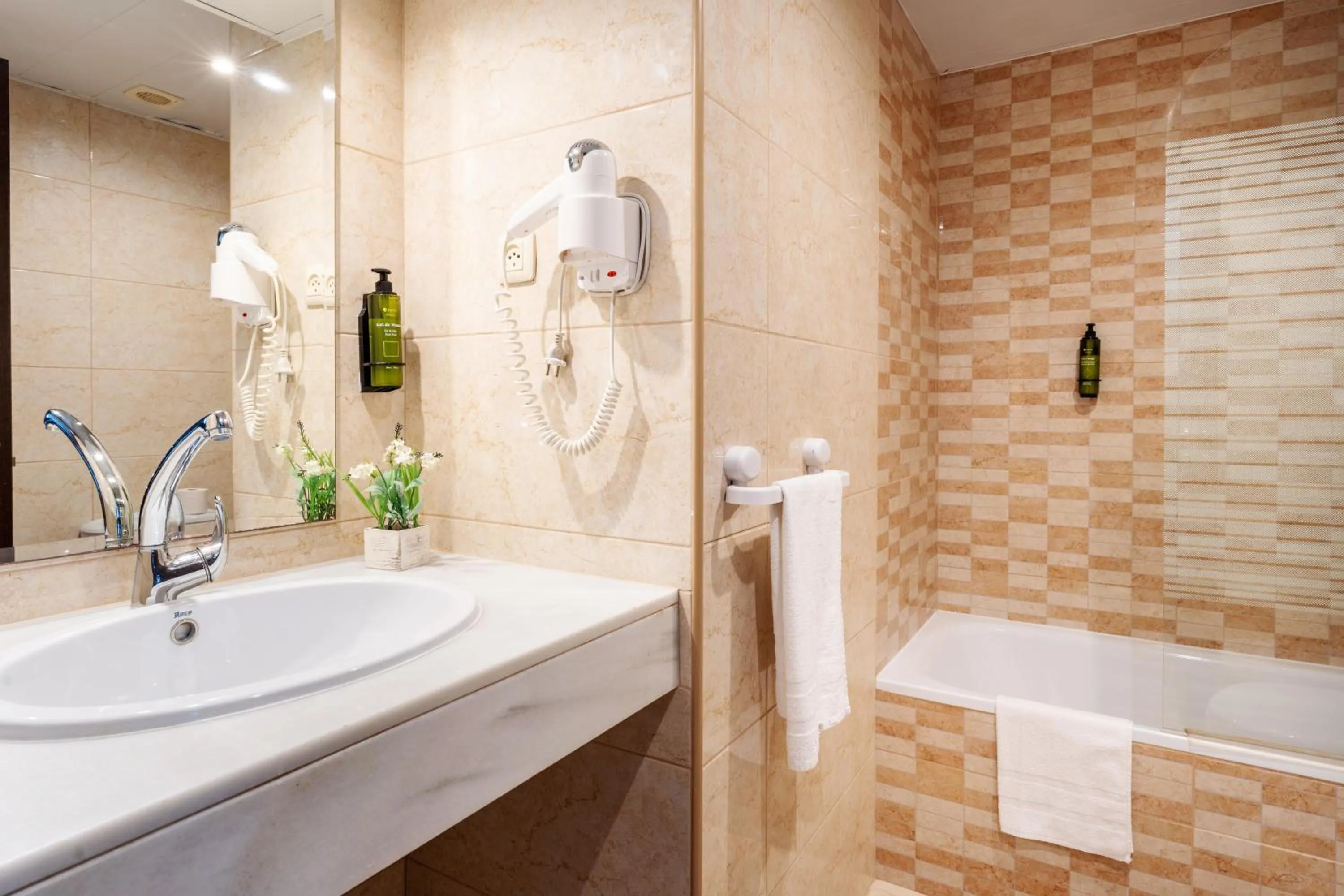 Bathroom in Aparthotel Ona Palamós