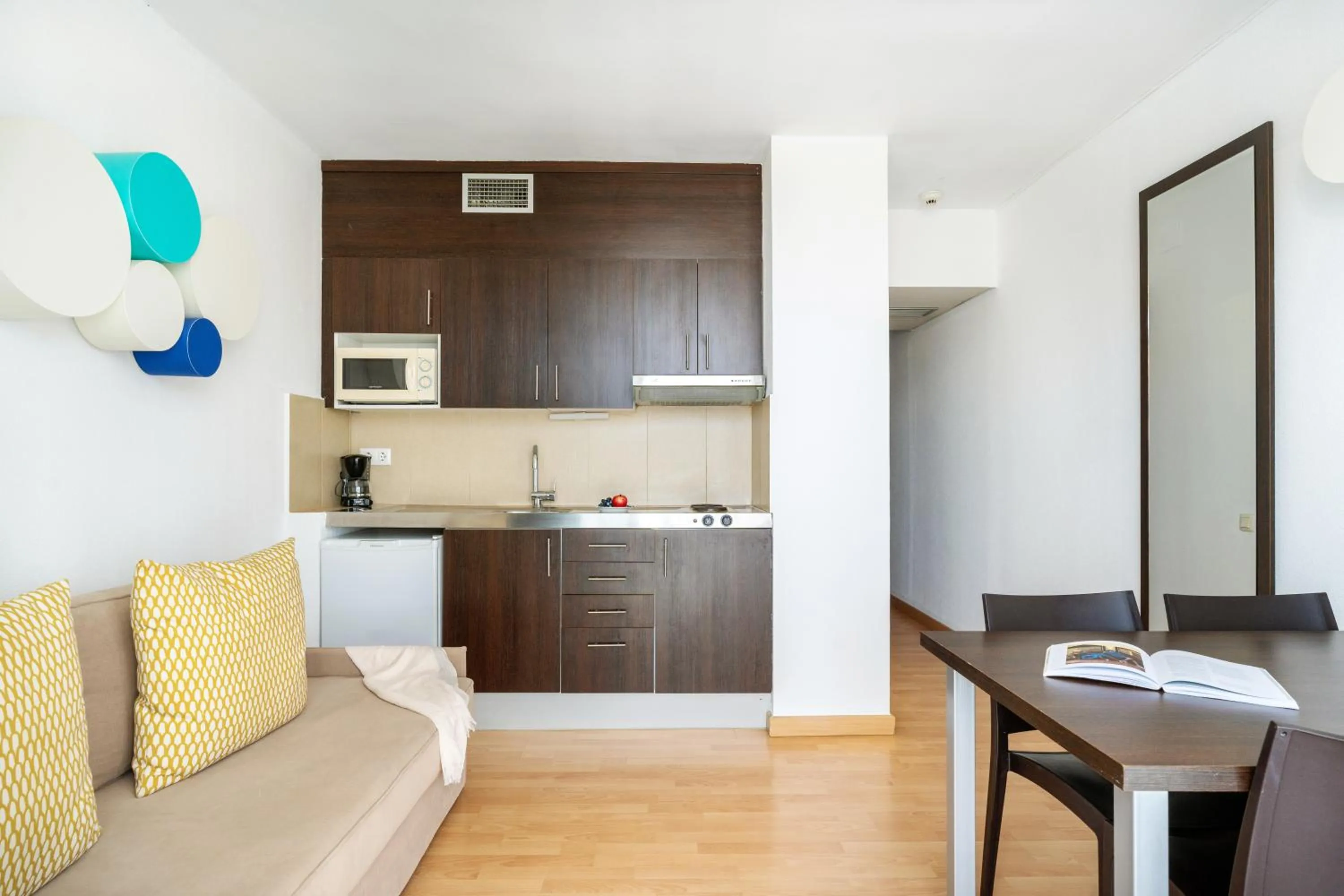 Kitchen or kitchenette in Aparthotel Ona Palamós