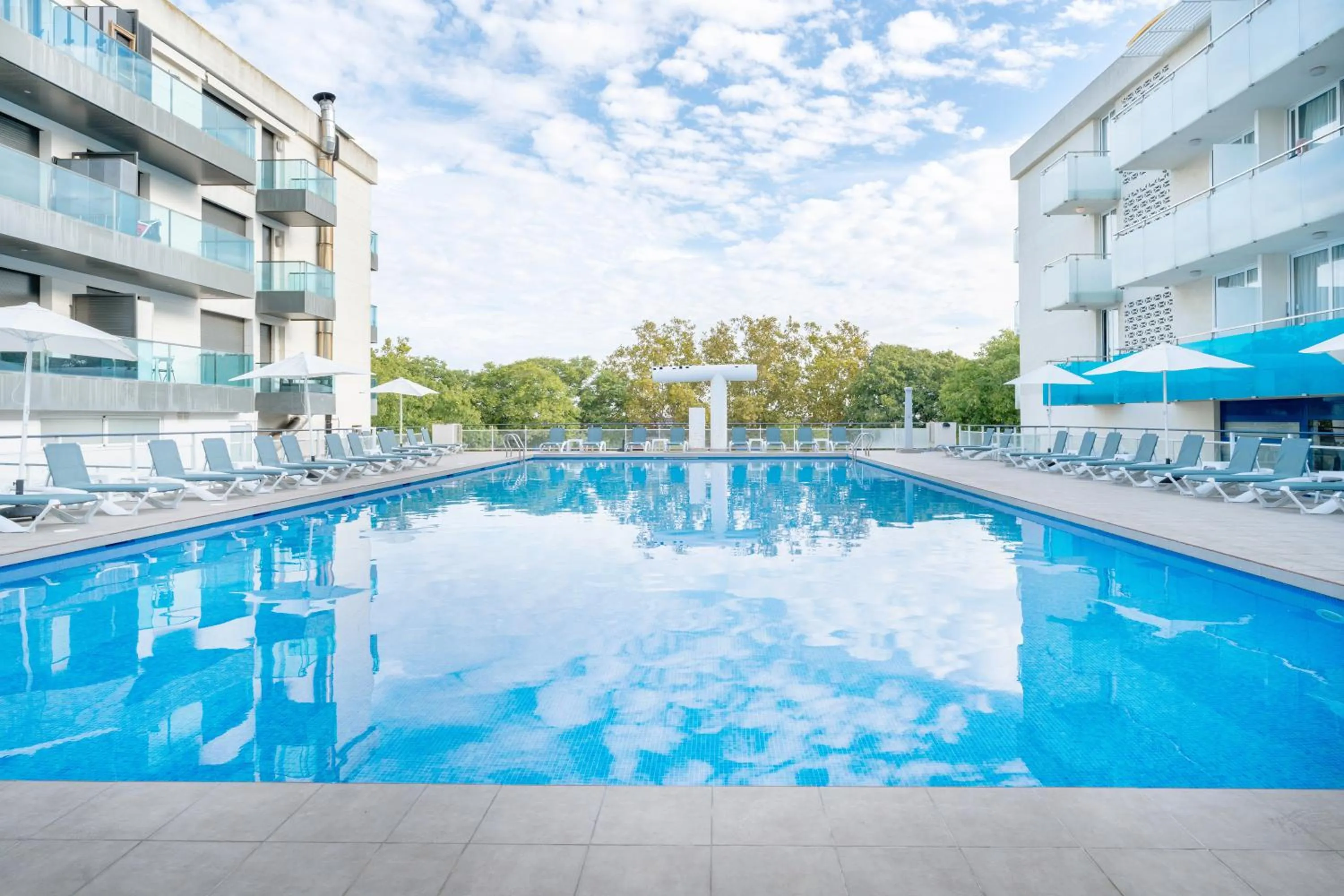 Swimming pool in Aparthotel Ona Palamós