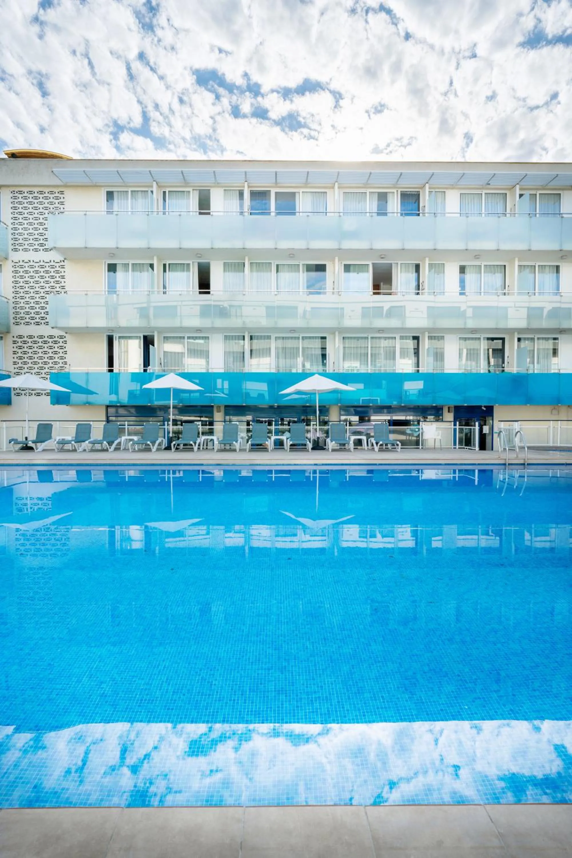 Swimming pool in Aparthotel Ona Palamós