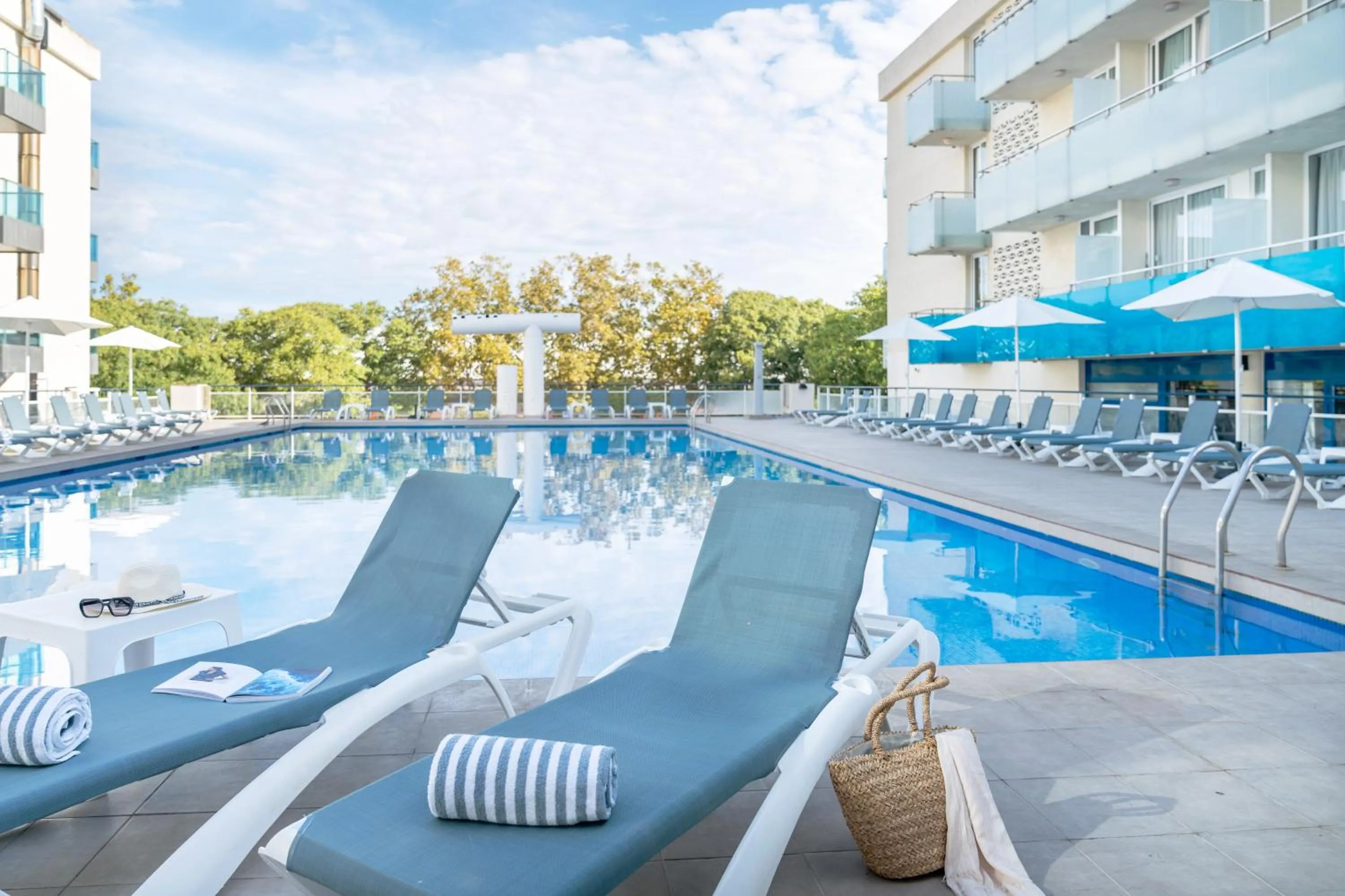 Swimming pool in Aparthotel Ona Palamós
