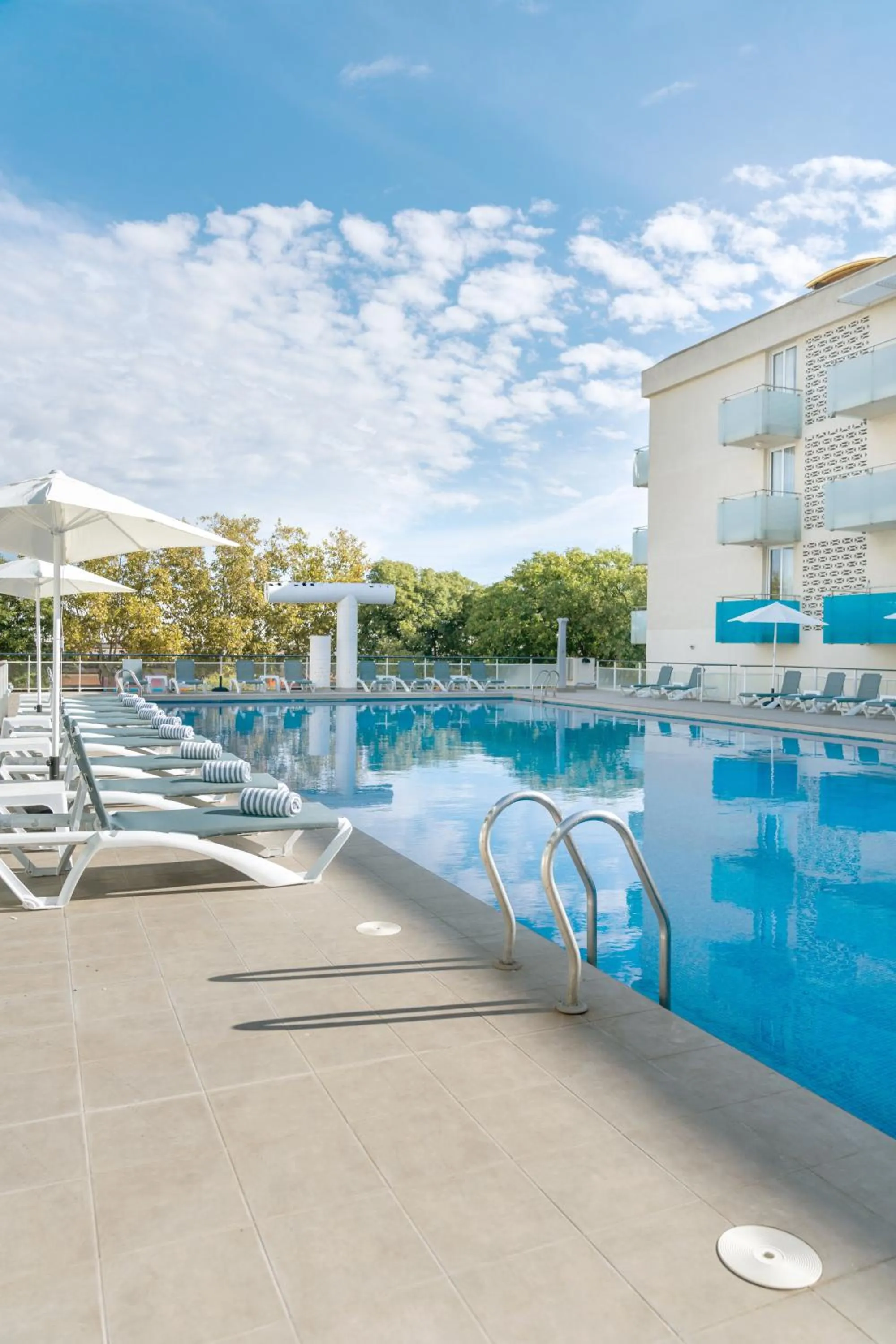 Swimming pool in Aparthotel Ona Palamós