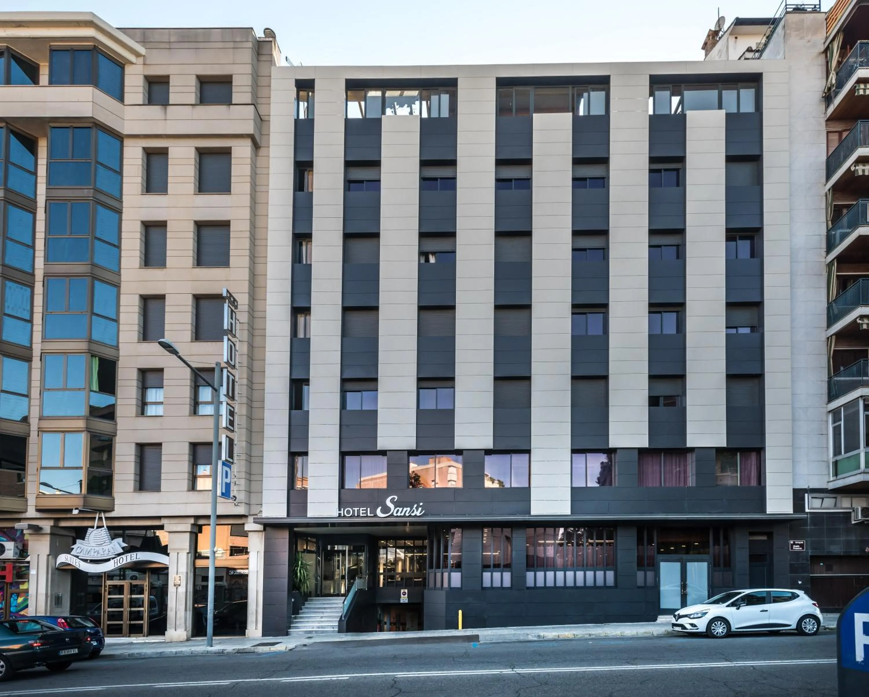 Facade/entrance in Hotel Sansi Park