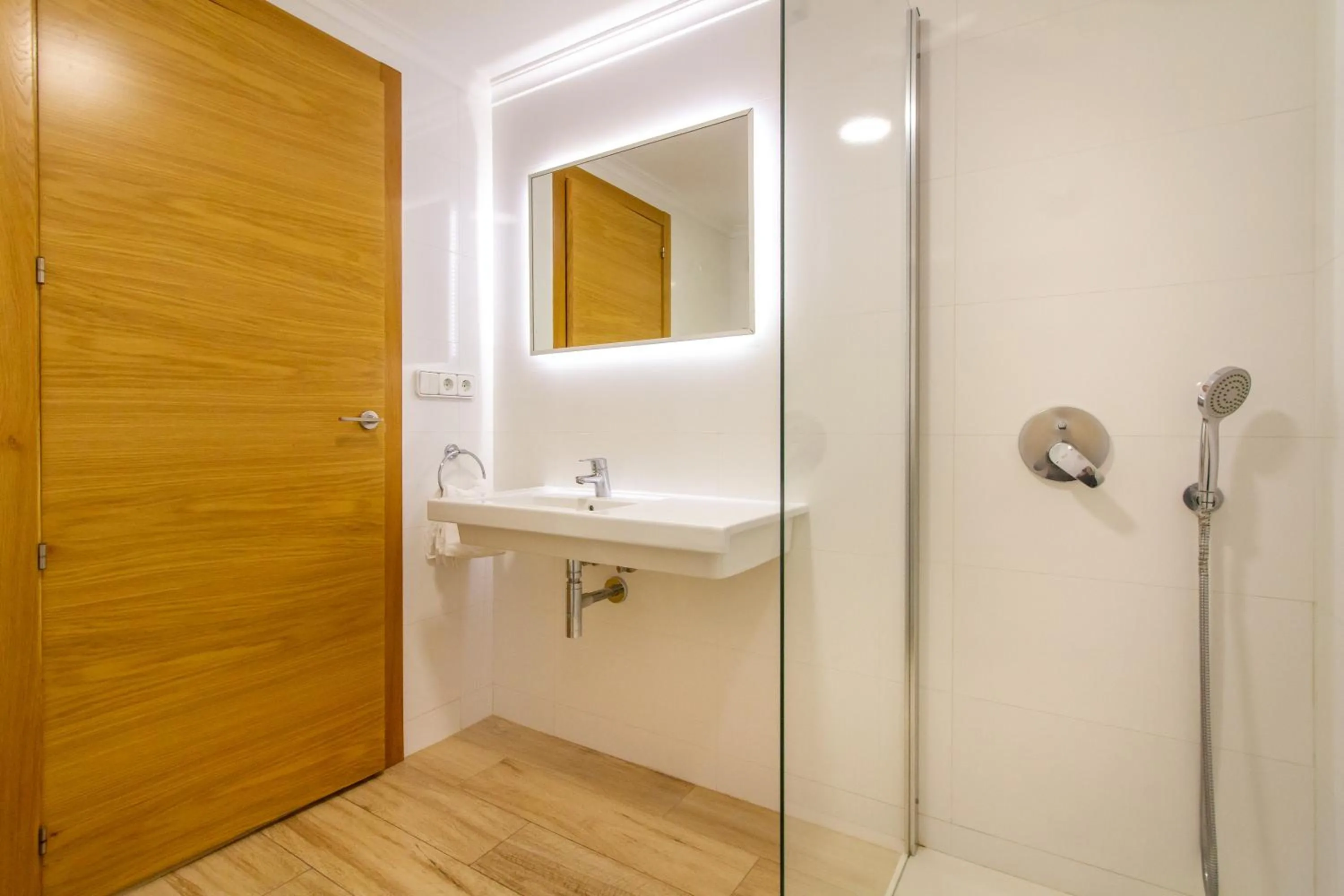 Shower in Apartamentos Michel Angelo Benidorm