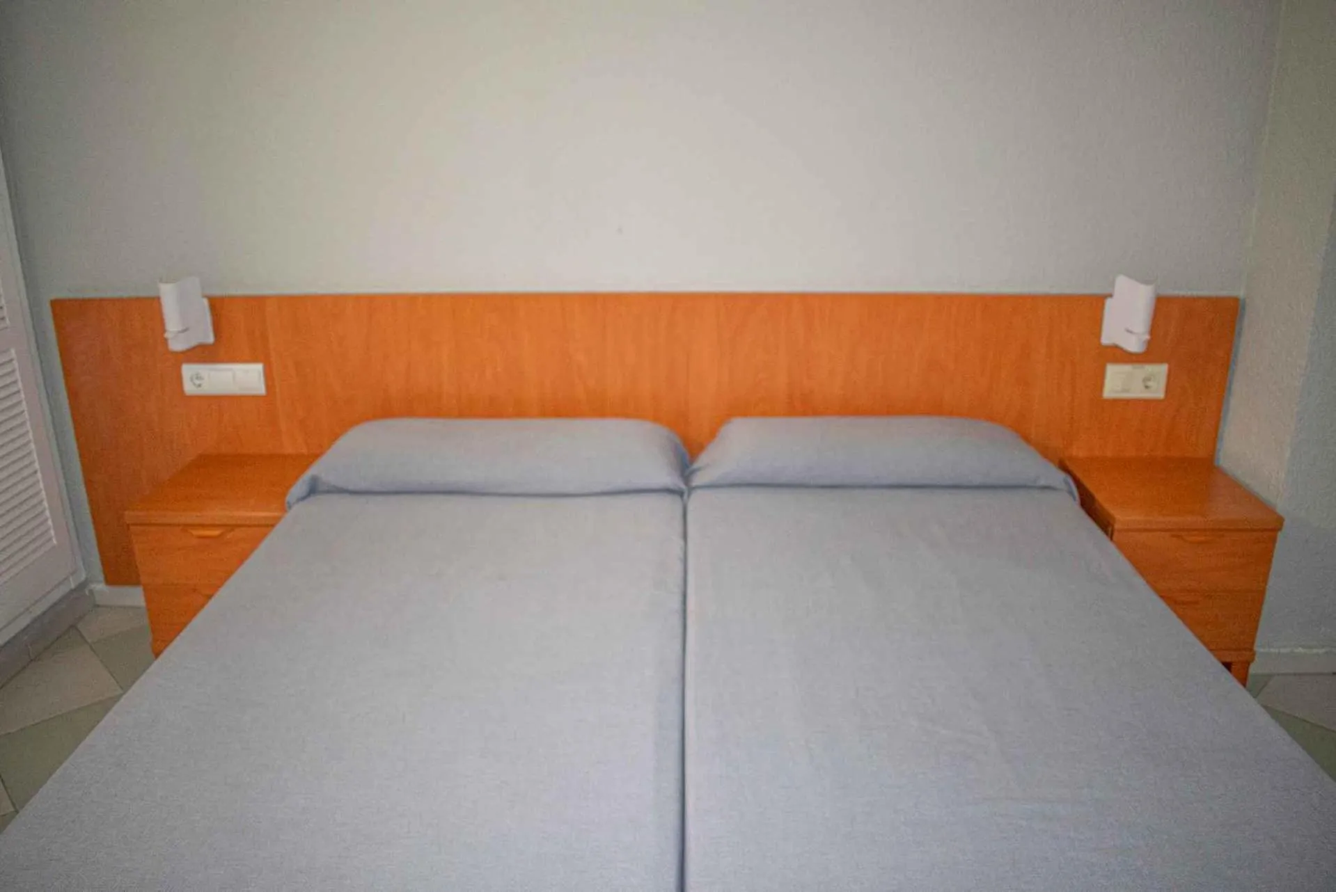 Bedroom, Bed in Apartamentos Michel Angelo Benidorm