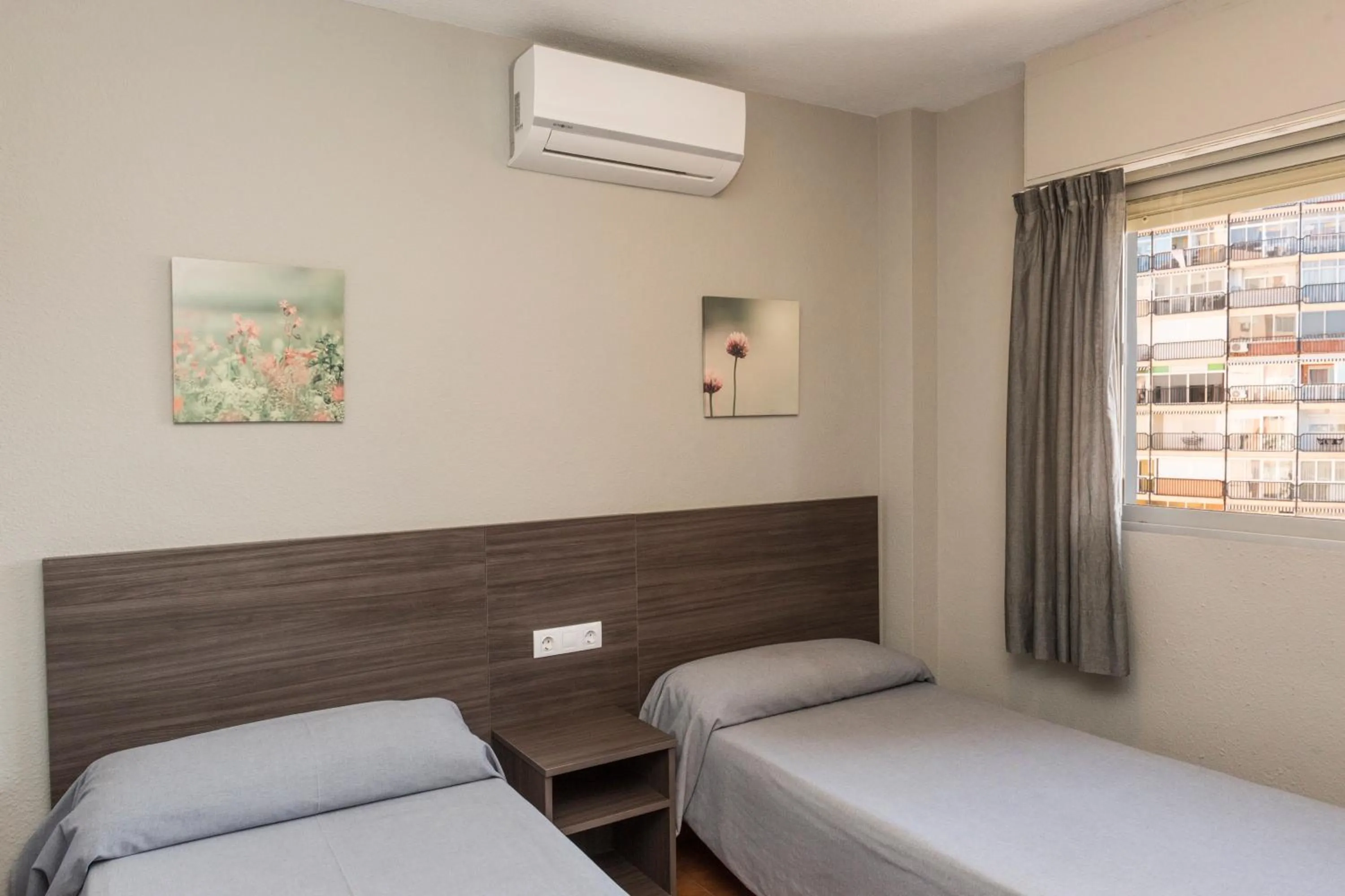 Bedroom, Bed in Apartamentos Michel Angelo Benidorm