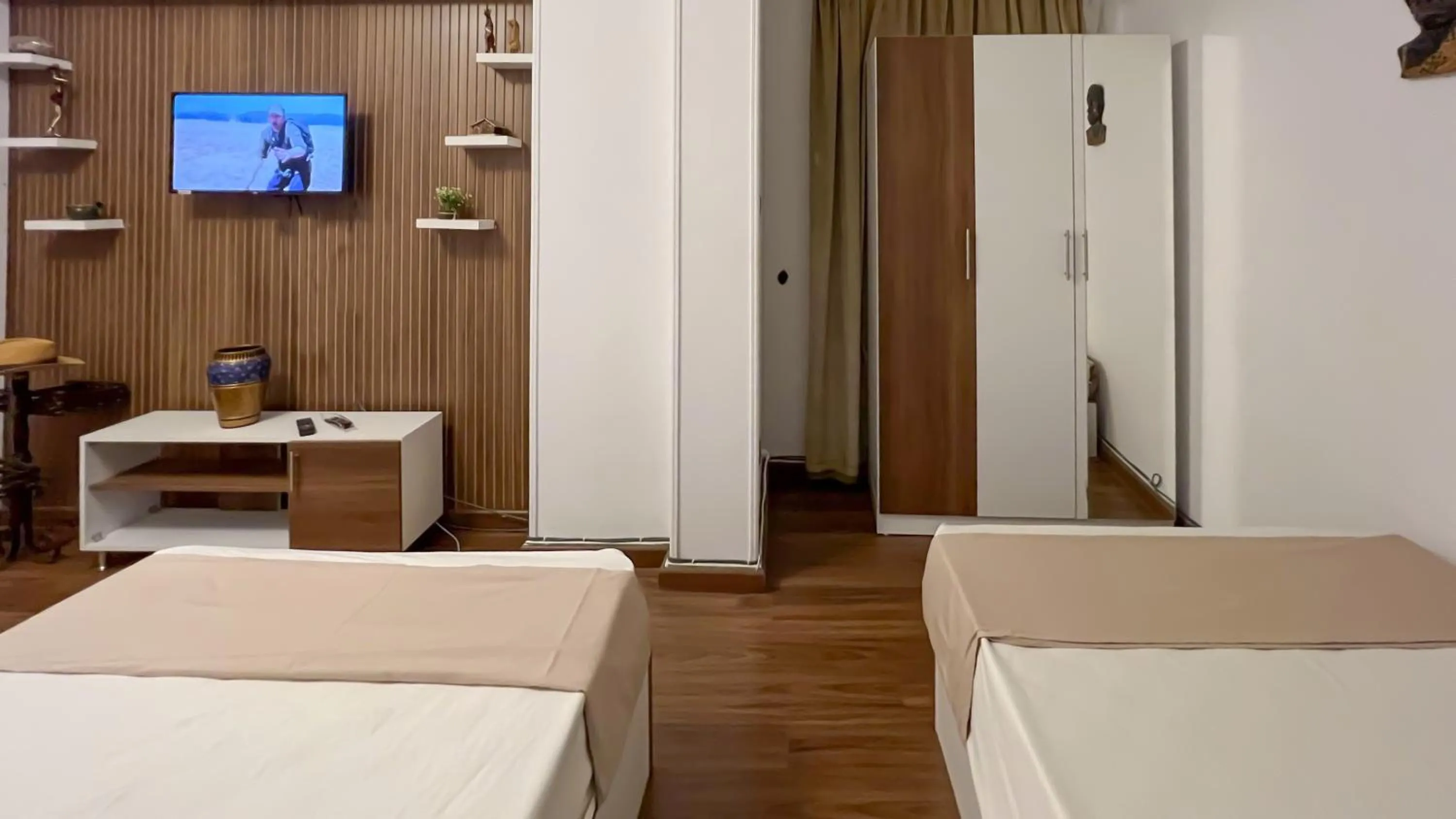 Bed in Osiris pyramids view inn