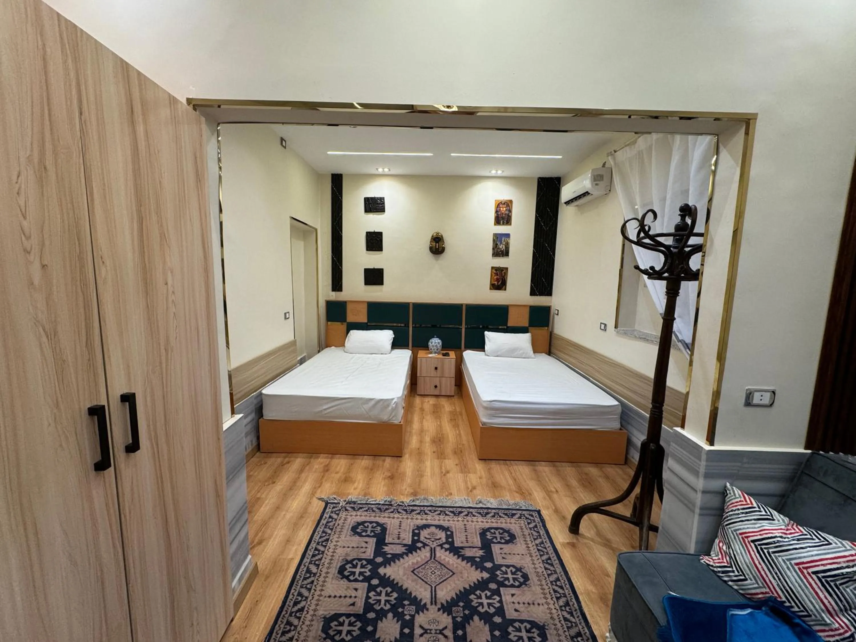 Bedroom, Bed in Osiris pyramids view inn