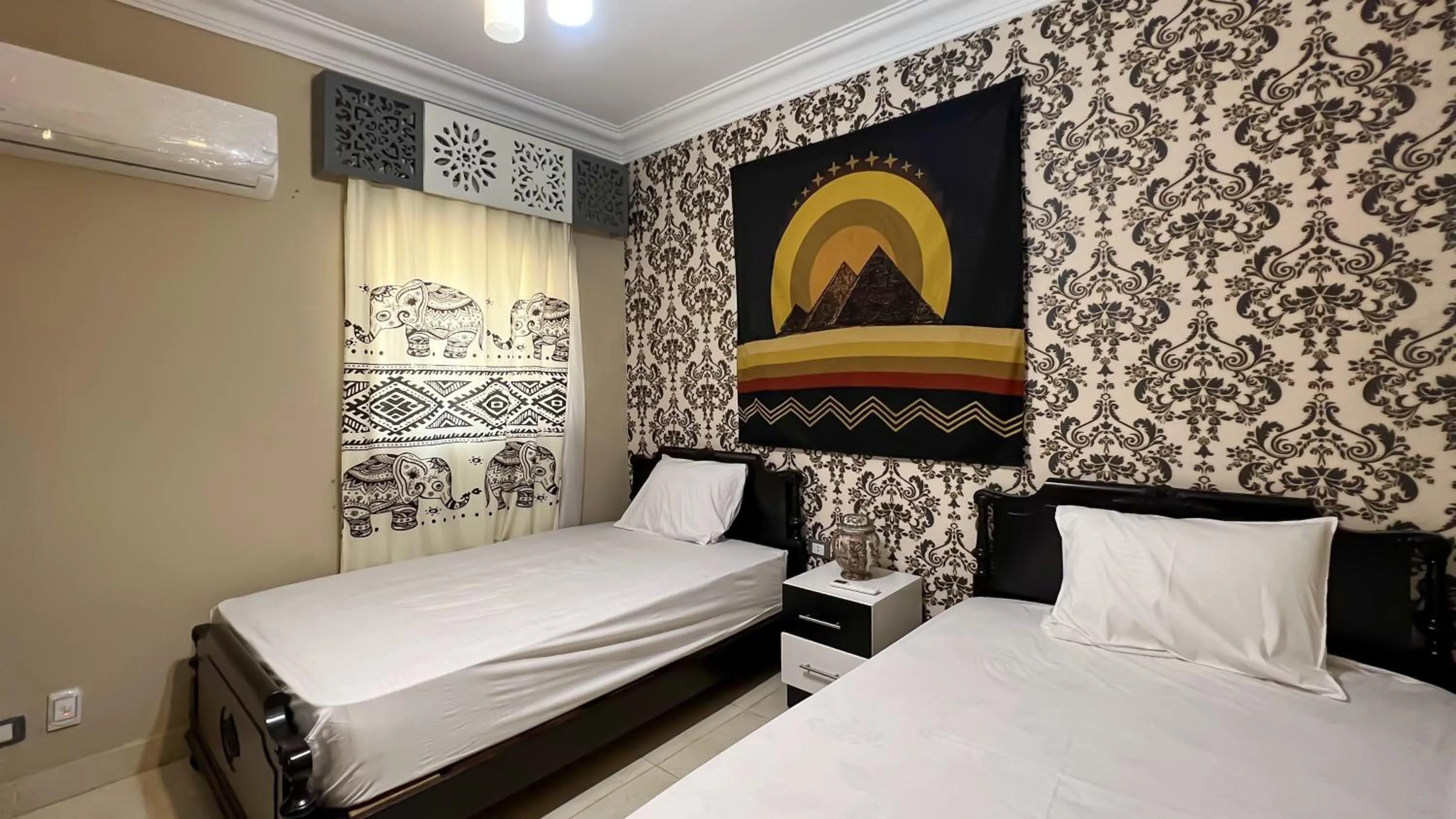 Bed in Osiris pyramids view inn