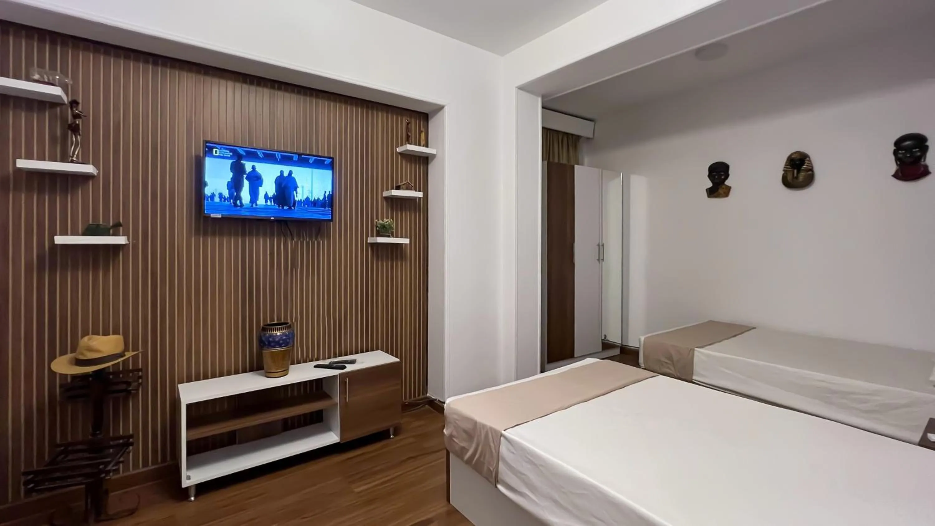 Bed in Osiris pyramids view inn