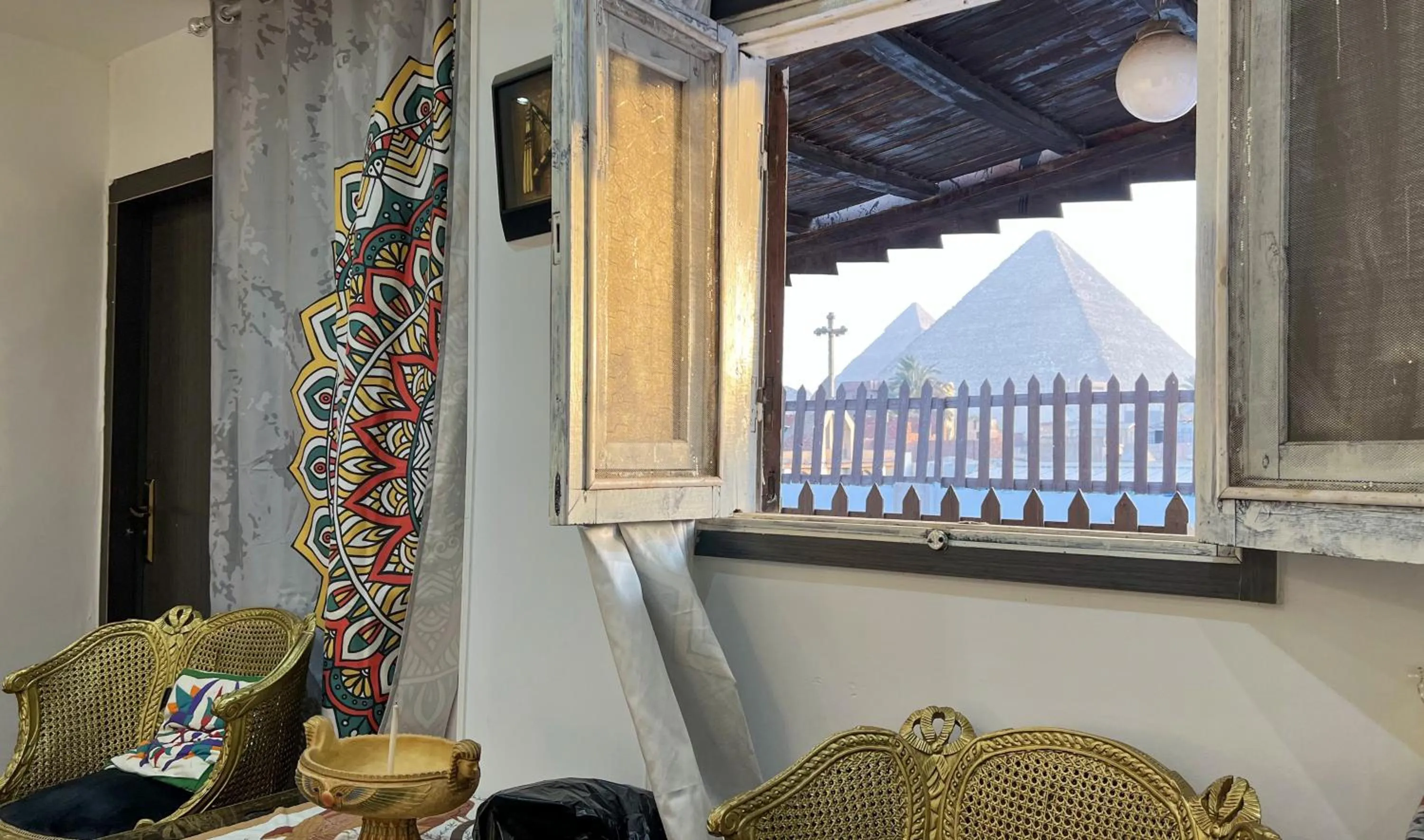 Living room in Osiris pyramids view inn