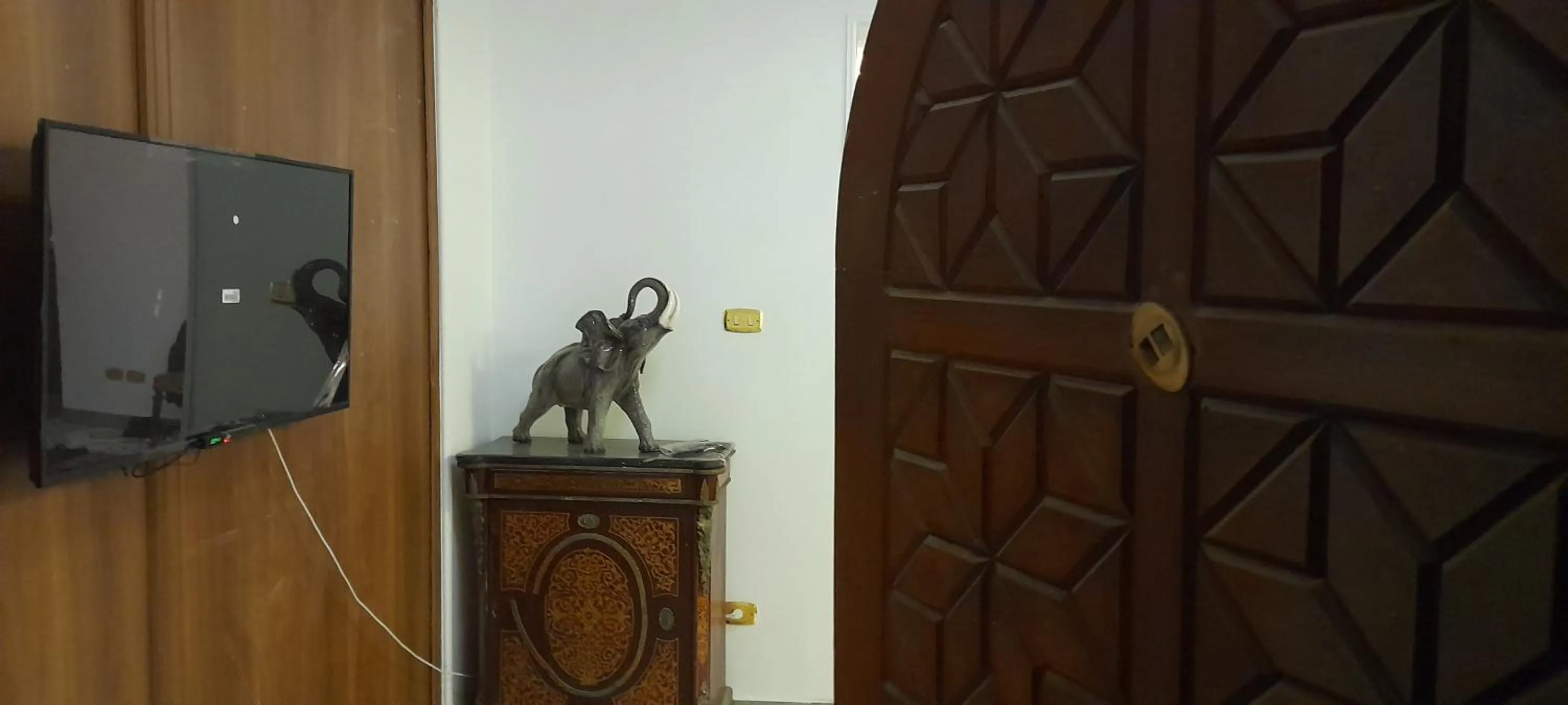 TV and multimedia in Osiris pyramids view inn