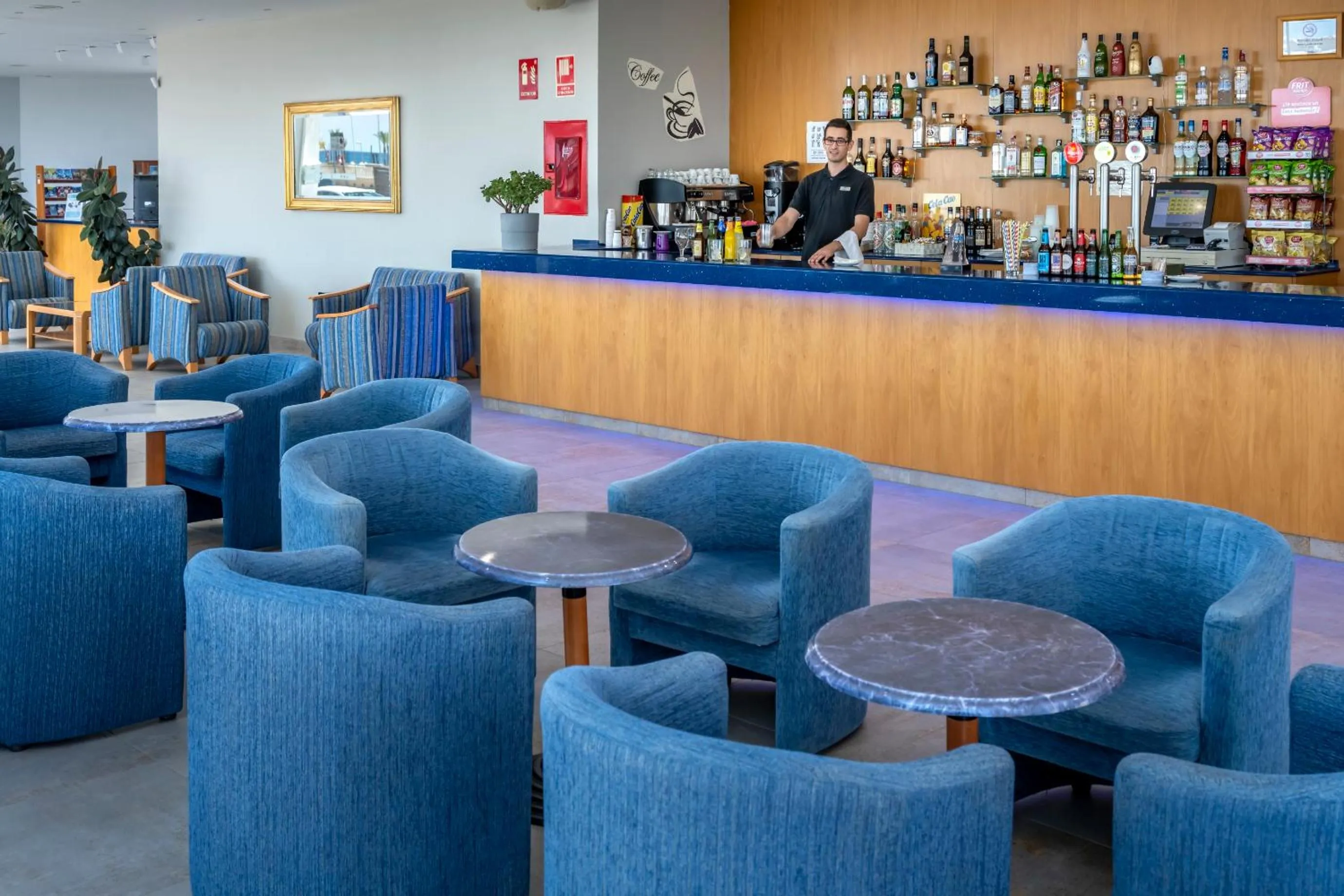 Lounge or bar in 4R Meridià Mar